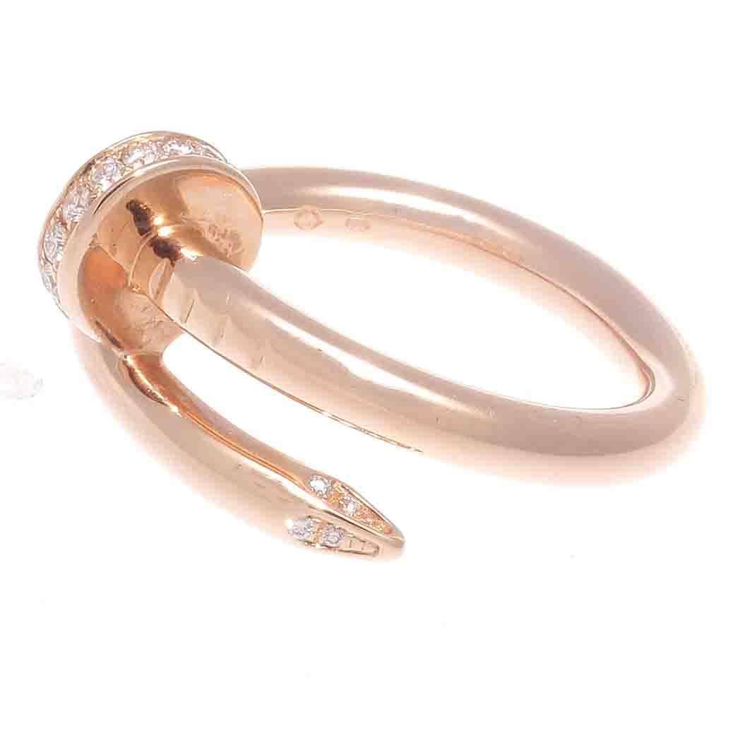 The genius behind the Juste Un Clou collection came from none other than Aldo Cipullo. As an observer of the world around him this creation portrays his minimalist, androgynous style. Designed with colorless diamonds and swooping 18k rose gold.