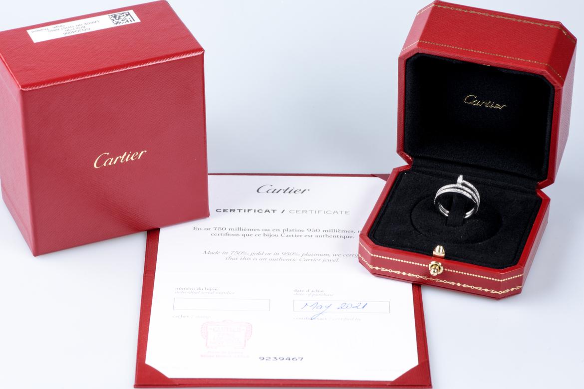 Bague Cartier « Juste un Clou » en or gris 750/1000 décorée de 77 diamants en vente 4