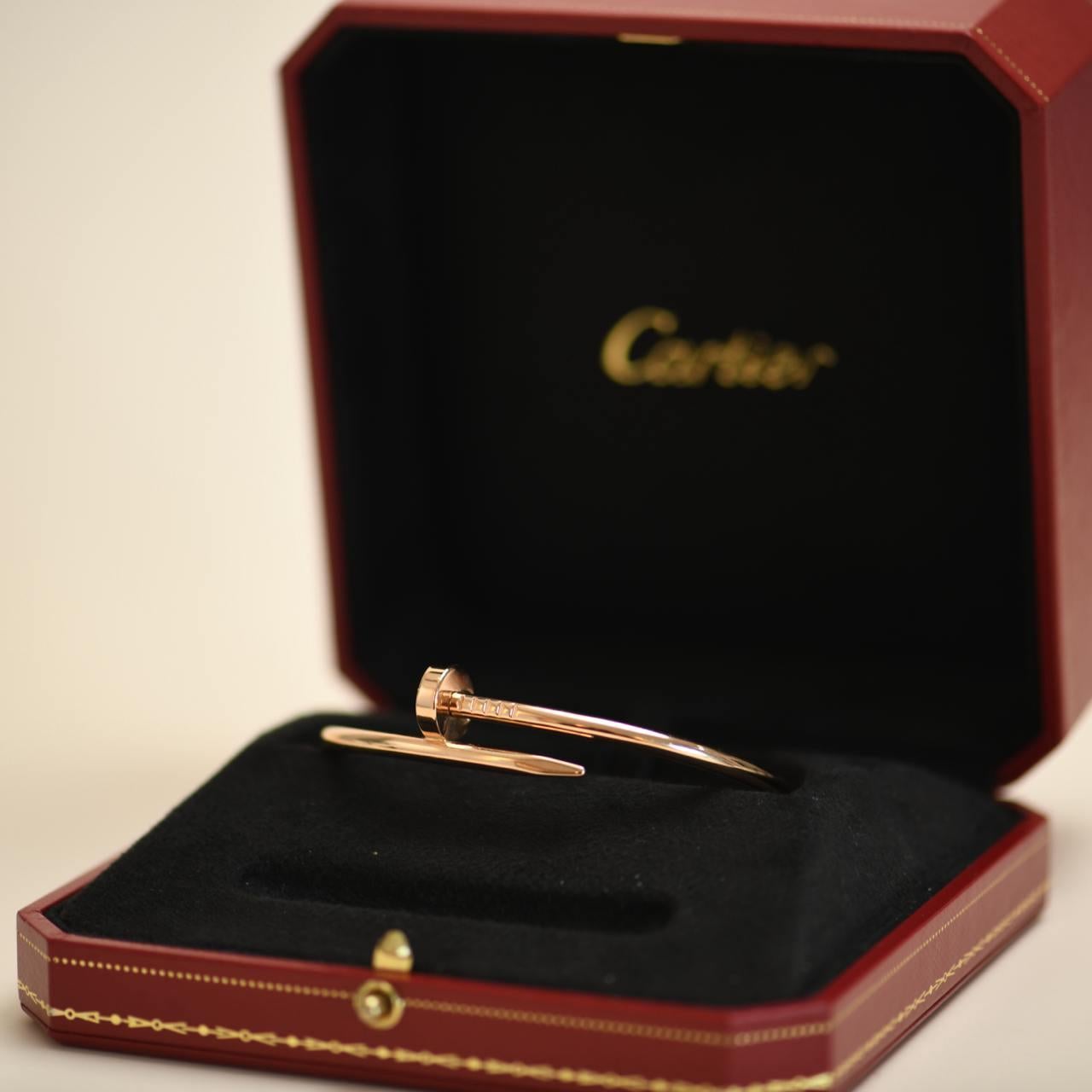 SKU AT-1062
Marke Cartier
Modell B6037718
Seriennummer CT****
Datum CIRCA 2016
_____________________________________________________________
Metall 18K Rose Gold
Armbänder Größe 18
Einzelhandelspreis £7.650 inkl. MwSt./ $8000/ € 8.650 inkl.