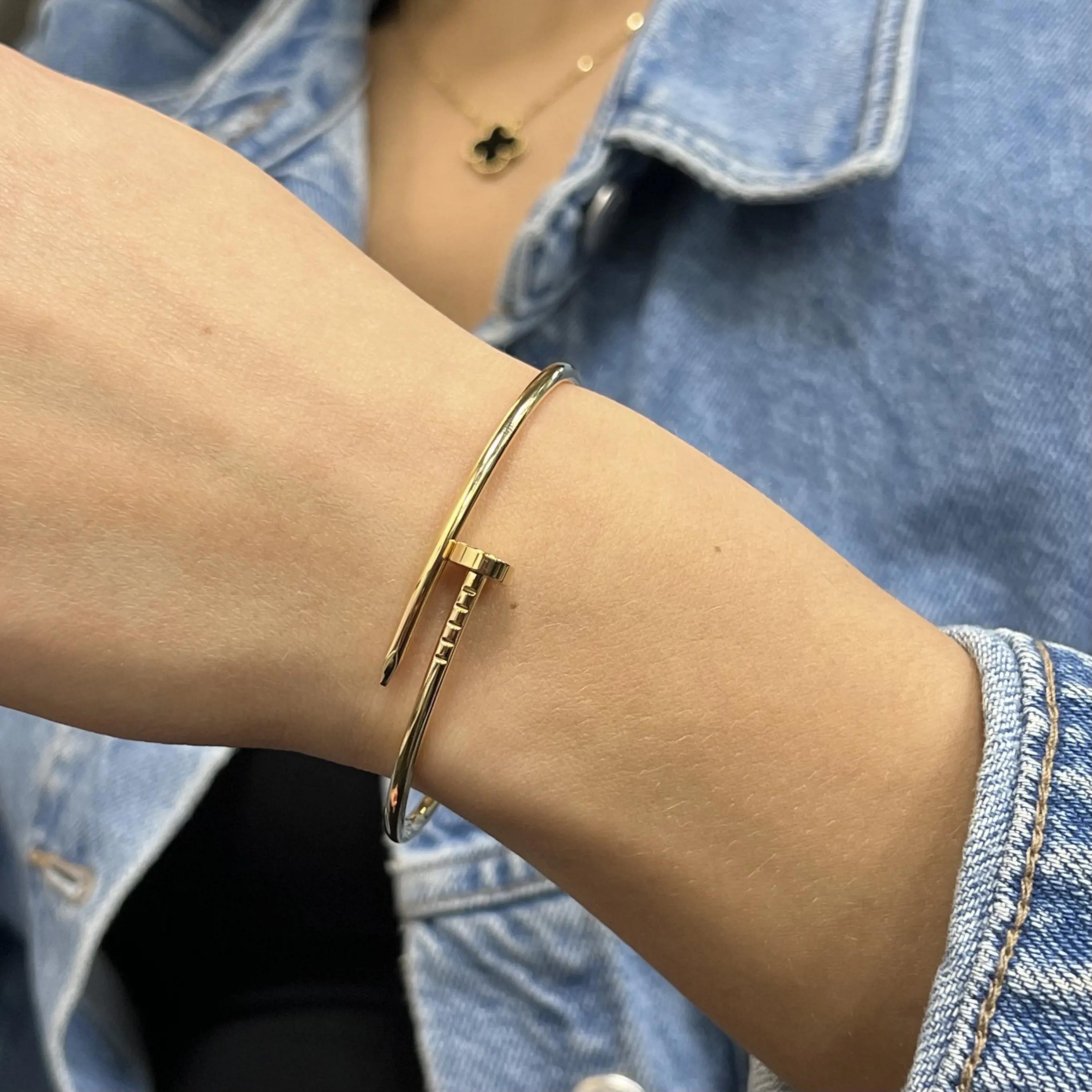 Cartier Bracelet Juste Un Clou petit modèle en or jaune 18 carats Excellent état à New York, NY
