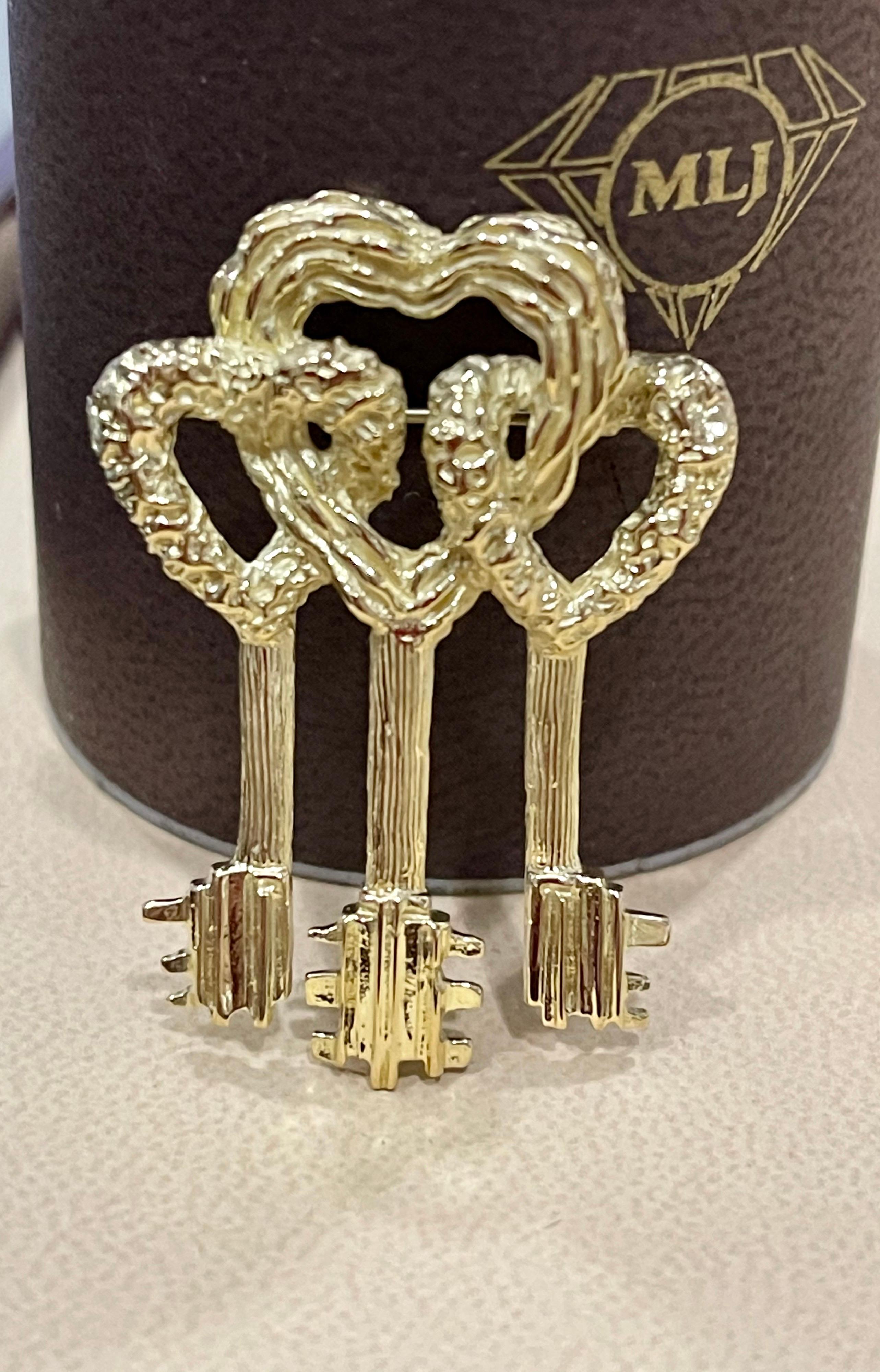 Cartier Key to My Heart 18 Karat Yellow Gold Three Heart Textured Key Pin Brooch For Sale 1