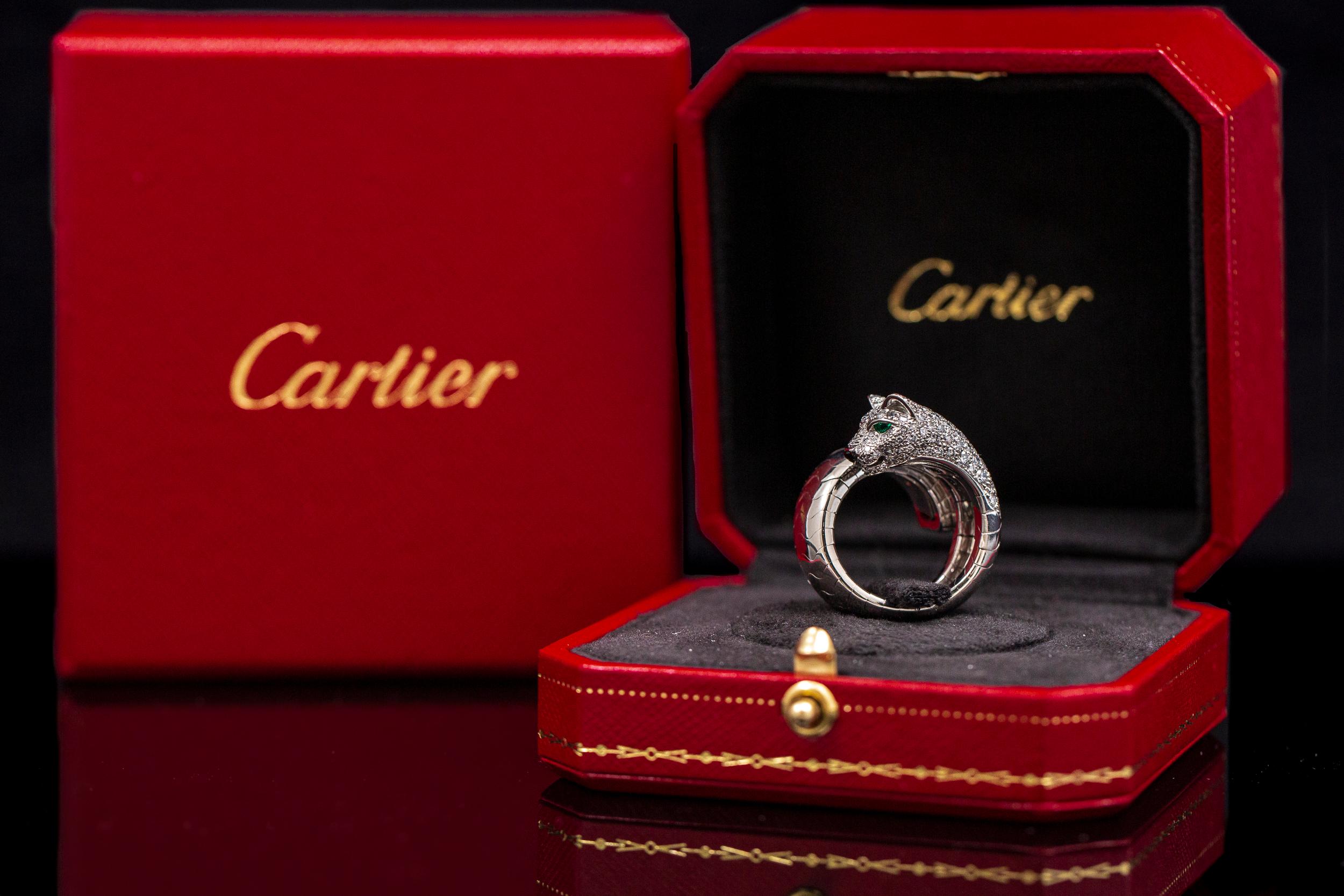 Cartier La Calda Panthère Panther Diamond Emerald Onyx Cocktail Ring White Gold For Sale 6