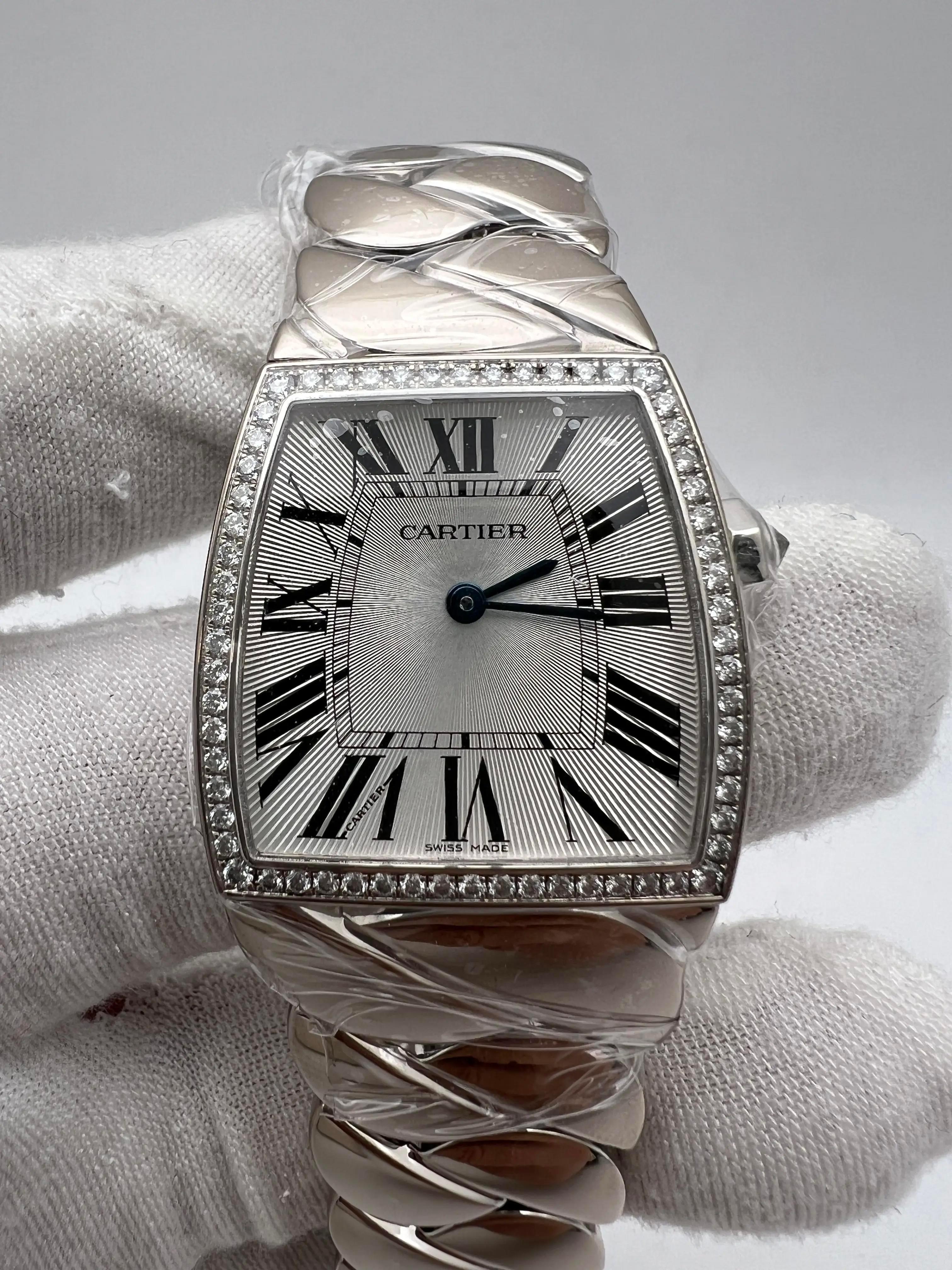 Taglio rotondo Cartier La Dona 195g Oro bianco 18 carati Lunetta di diamanti Orologio di grandi dimensioni WE60019G B. B. in vendita