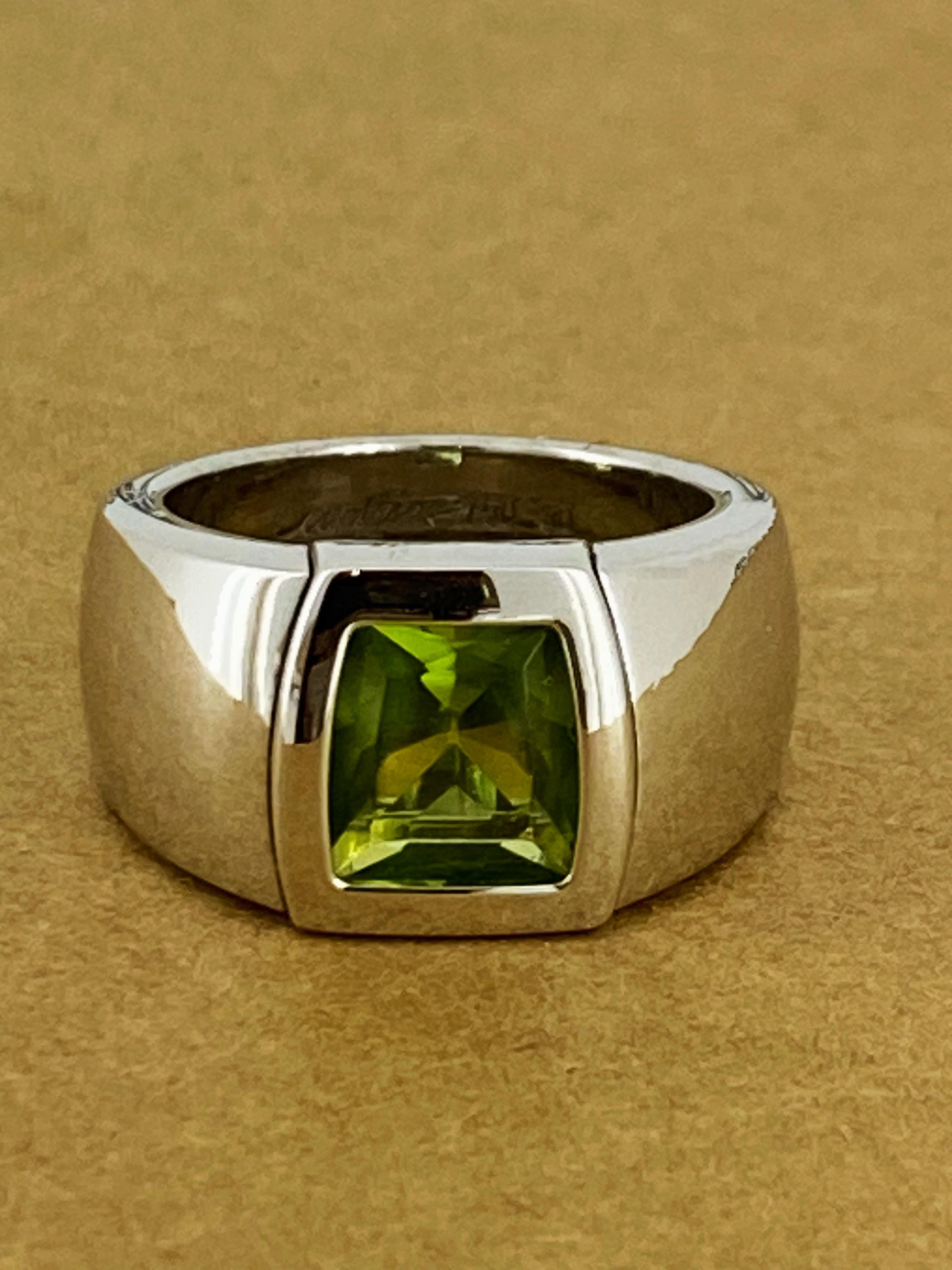 Modern Cartier La Dona 3.00ct Cushion Peridot 18K 750 White Gold Cocktail Ring. Size 50 For Sale