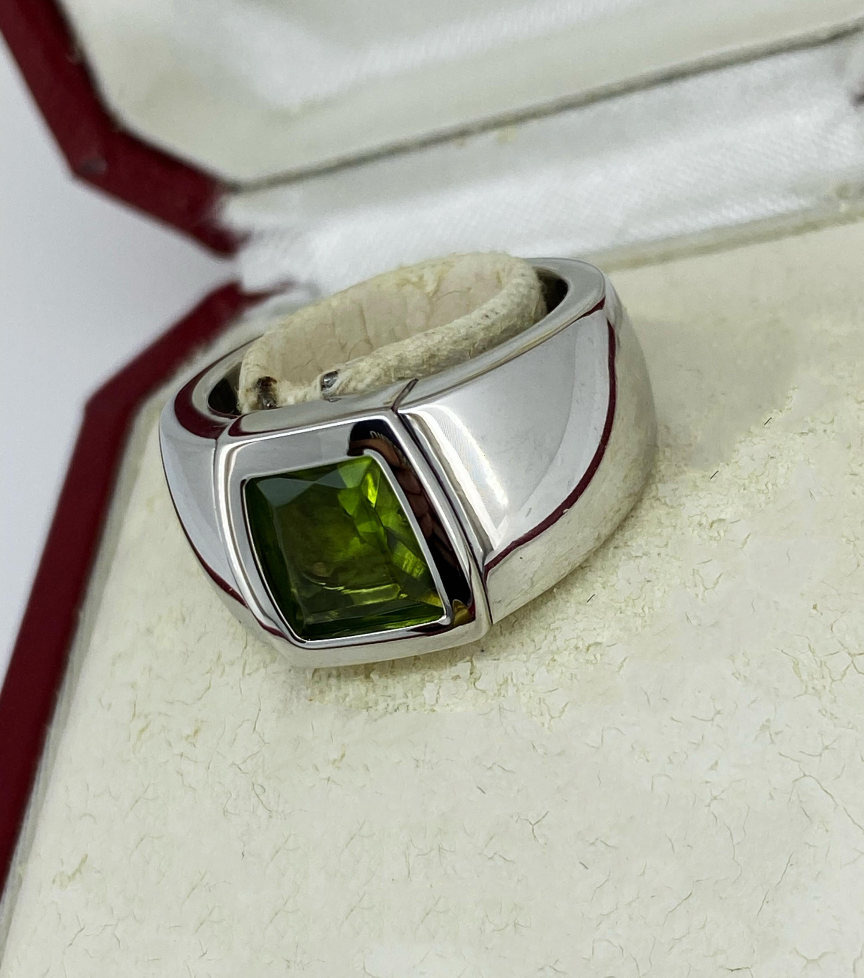 Cushion Cut Cartier La Dona 3.00ct Cushion Peridot 18K 750 White Gold Cocktail Ring. Size 50 For Sale