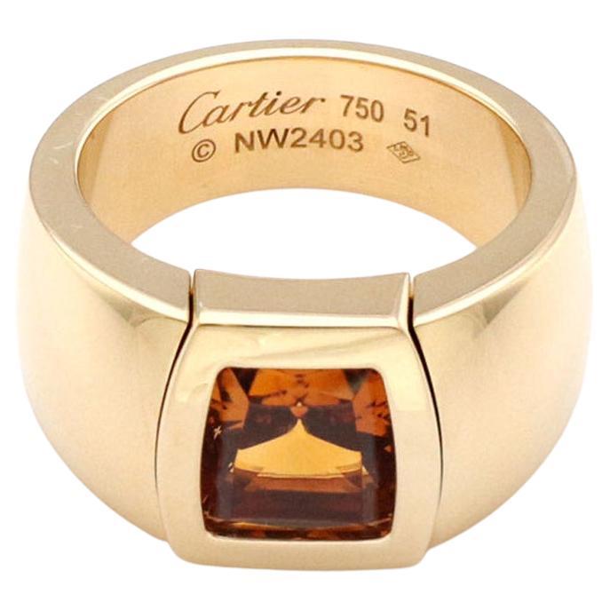 This gorgeous authentic band ring is by Cartier from the La Dona collection, it is crafted from 18k yellow gold with a high polished finish featuring a wide dome shape with a flat top set with a citrine gemstone. The two side of the band show a 10mm