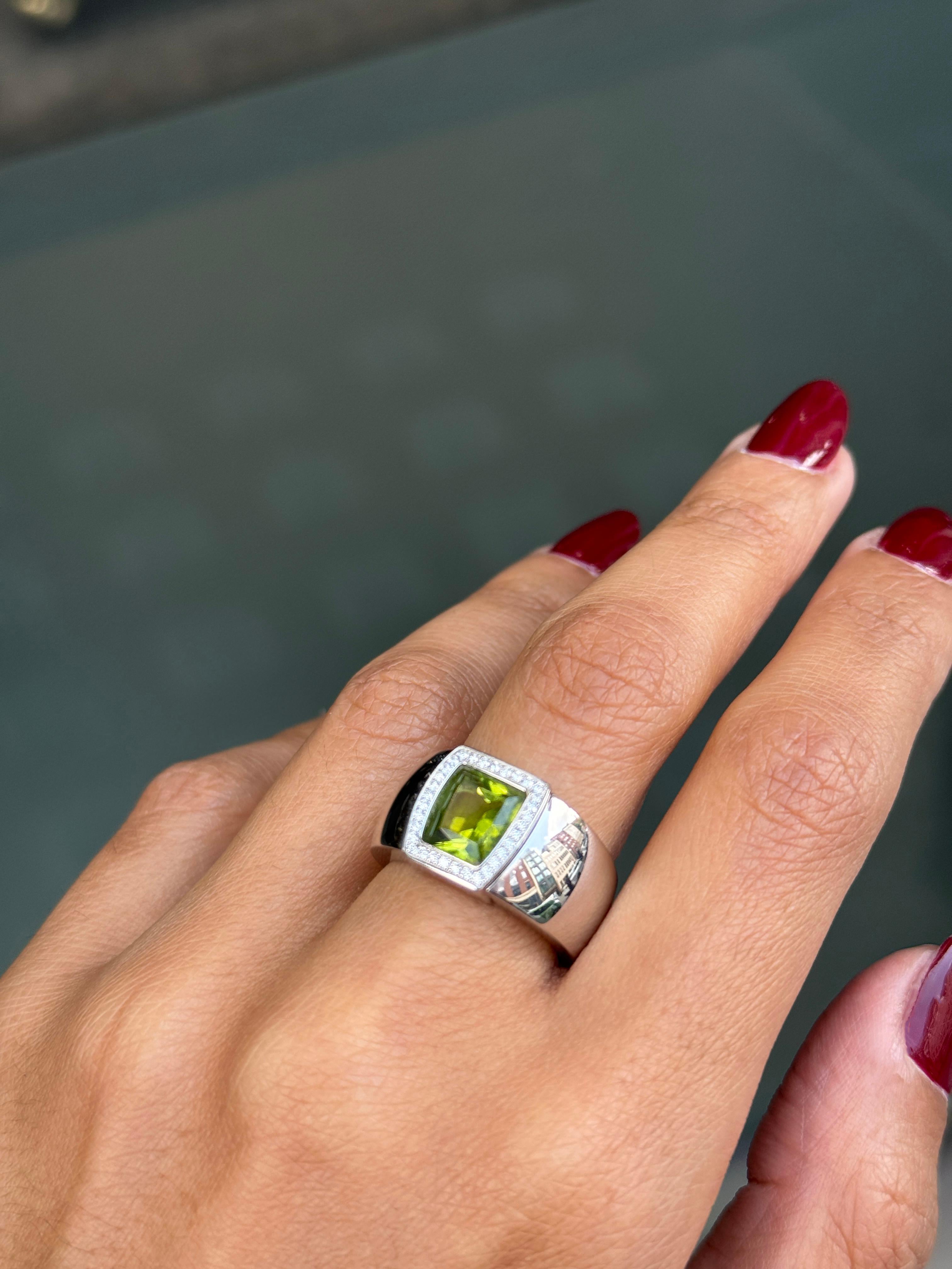 Anillo de Vestido Cartier La Dona Diamante y Peridoto Oro Blanco 18 Quilates Corte cuadrado en venta