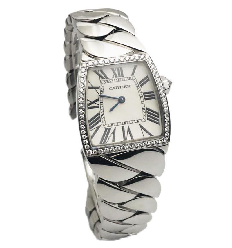 Marke: Cartier 

Modellname: La Dona

Modellnummer: W6600121

Stein: Diamanten im runden Brillantschliff 

Uhrwerk: Quarz

Gehäusegröße: 23 mm

Fall zurück: Geschlossen 

Material des Gehäuses:  Rostfreier Stahl

Lünette: Edelstahl mit