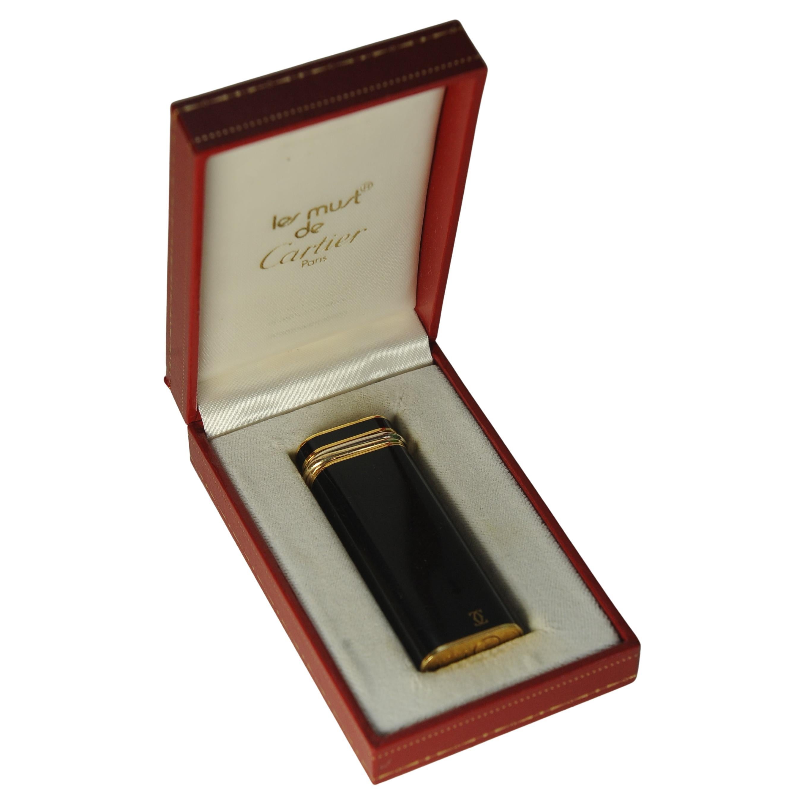 Cartier Lacquer de Chine 18ct Gold Plate Trinity Cigarette Lighter With Box In Good Condition For Sale In Reading, Berkshire
