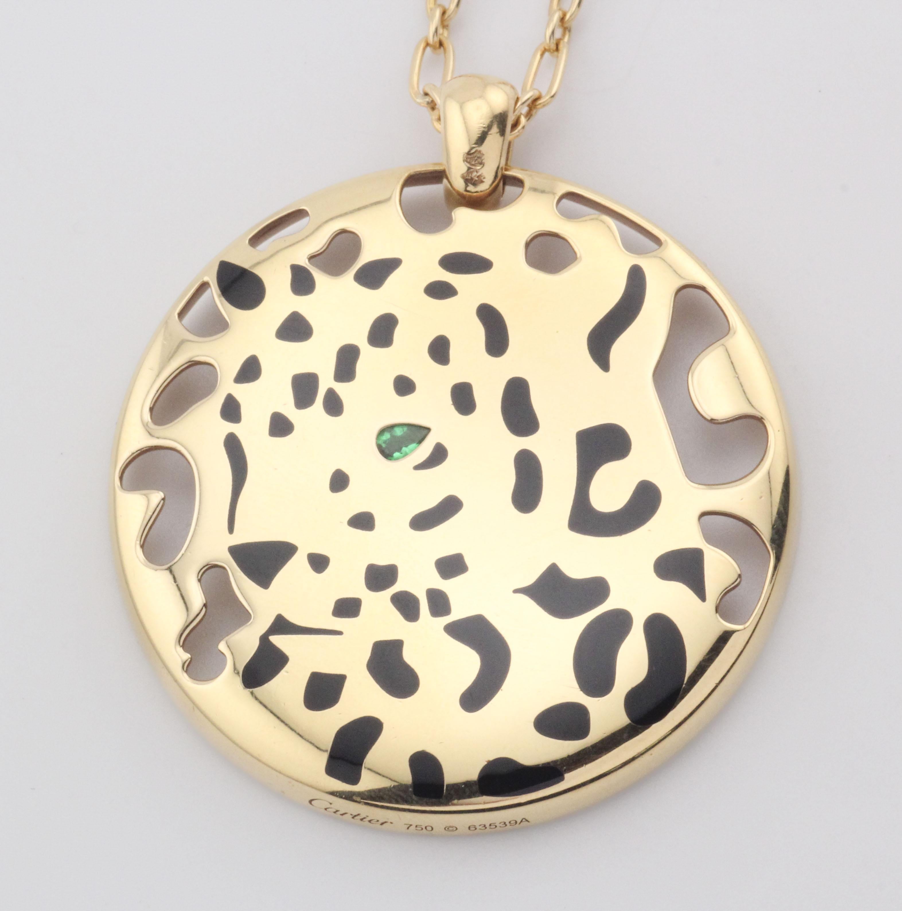Cartier Lack Smaragd 18k Gold  Panthere Anhänger Lange Halskette Damen im Angebot