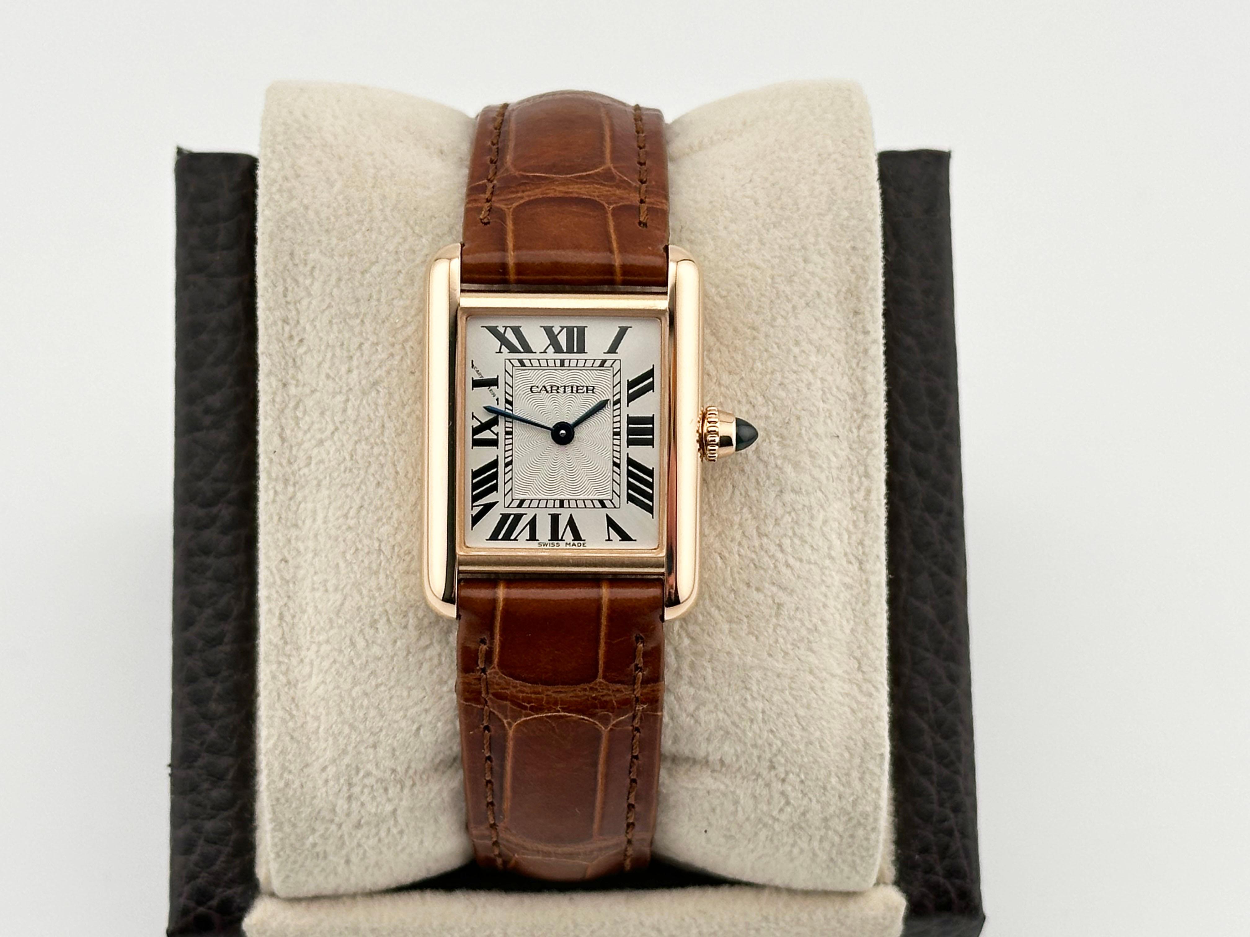 Cartier Damen-Tank Louis WGTA0010 3814 Lederriemen 18K Roségold Box Papier im Zustand „Hervorragend“ in San Diego, CA