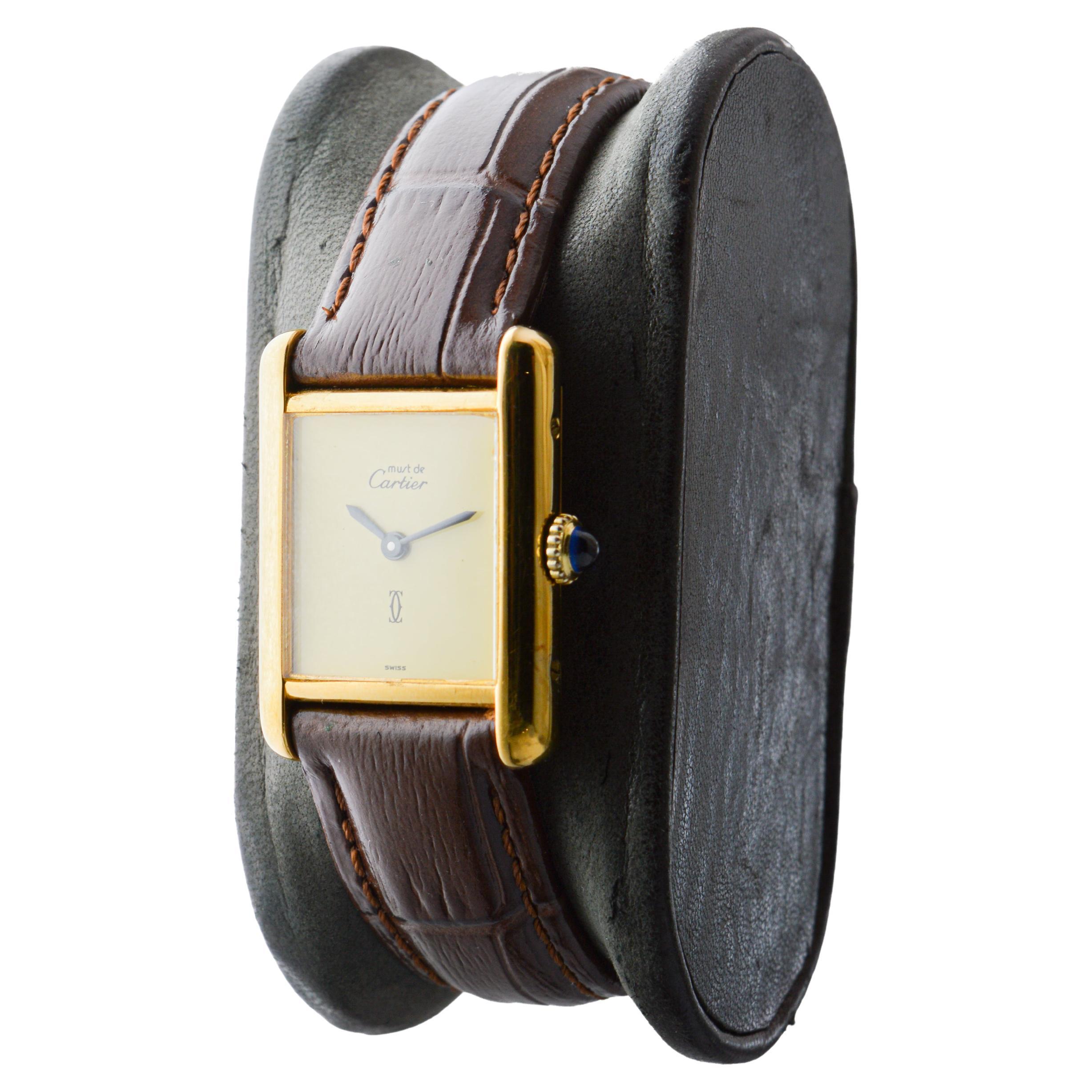 Femenino o masculino Reloj de pulsera Cartier para señora en oro amarillo circa 1970's Todo original en venta