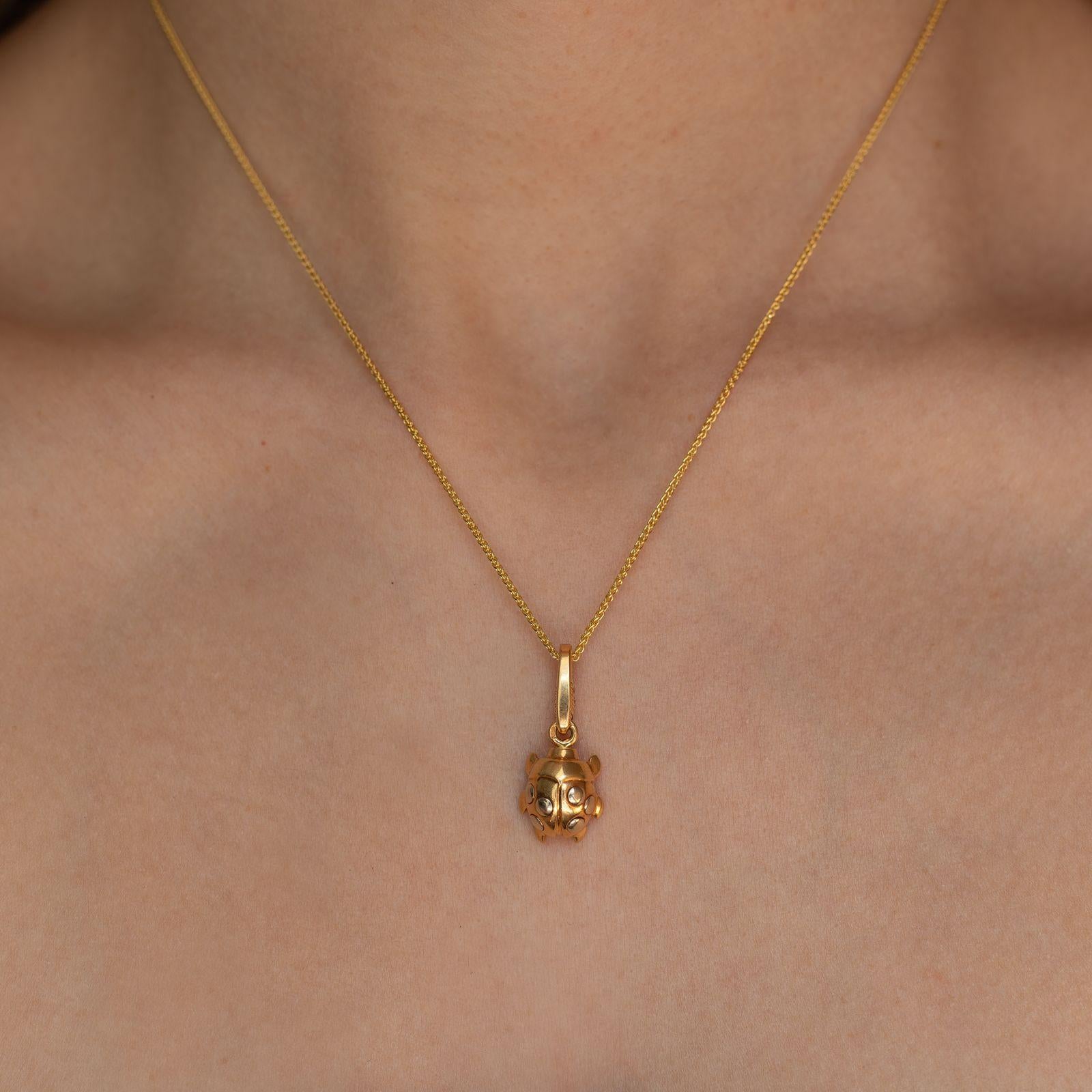 Cartier Ladybug 18 Karat Yellow Gold Charm In Good Condition For Sale In London, GB