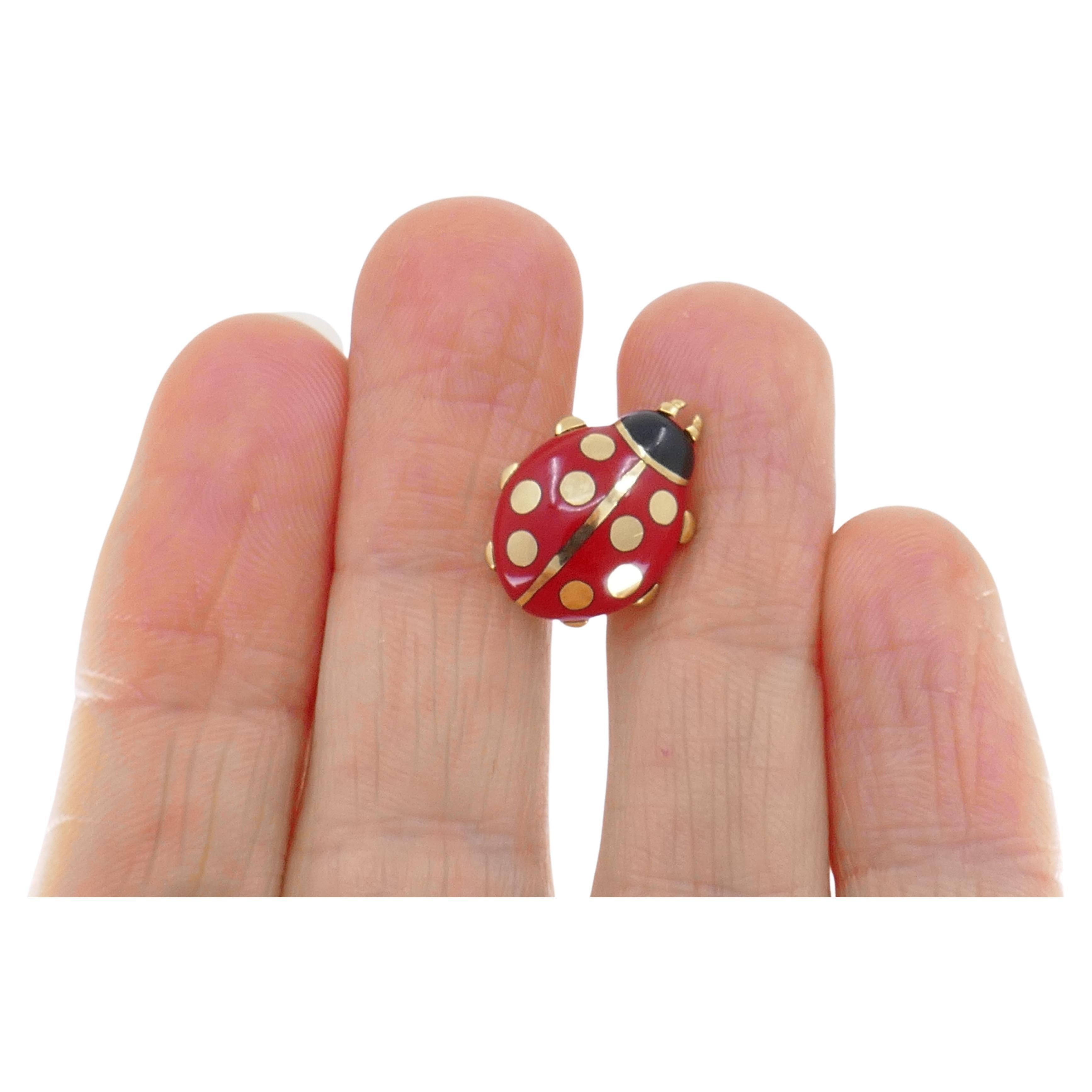 An adorable Cartier Ladybug pin, made of 18k gold and enamel.
This retro-looking piece came from the 1990s. Can be worn as a tie pin brooch.
In excellent condition, with intact enamel. Fully stamped with Cartier's marks, a serial number and a