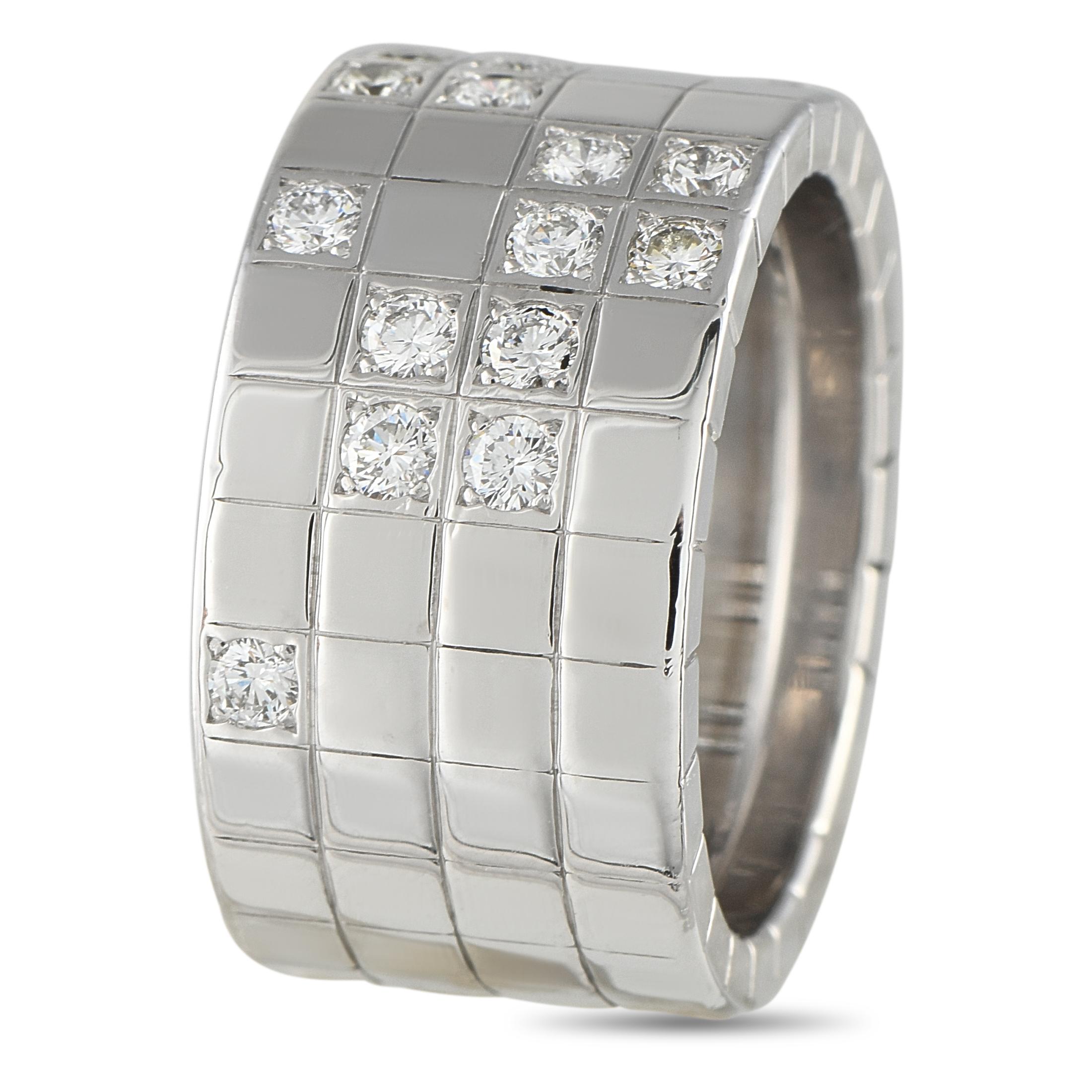 Questo anello Cartier Lanieres presenta una serie di quadrati perfetti in una disposizione elegante e sofisticata. I diamanti incastonati, per un peso totale di 0,75 carati, aggiungono un sottile tocco di lusso al design understated.design. La