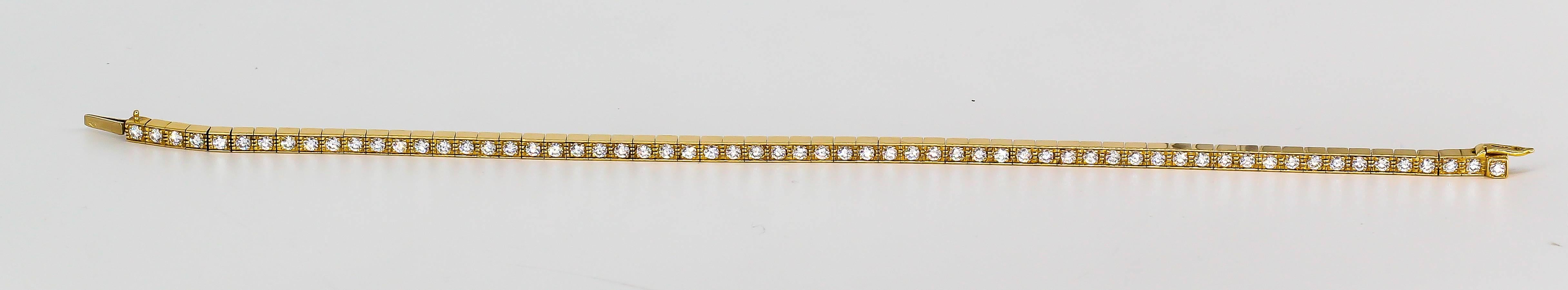 Fine contemporary diamond and 18K yellow gold line bracelet from the 