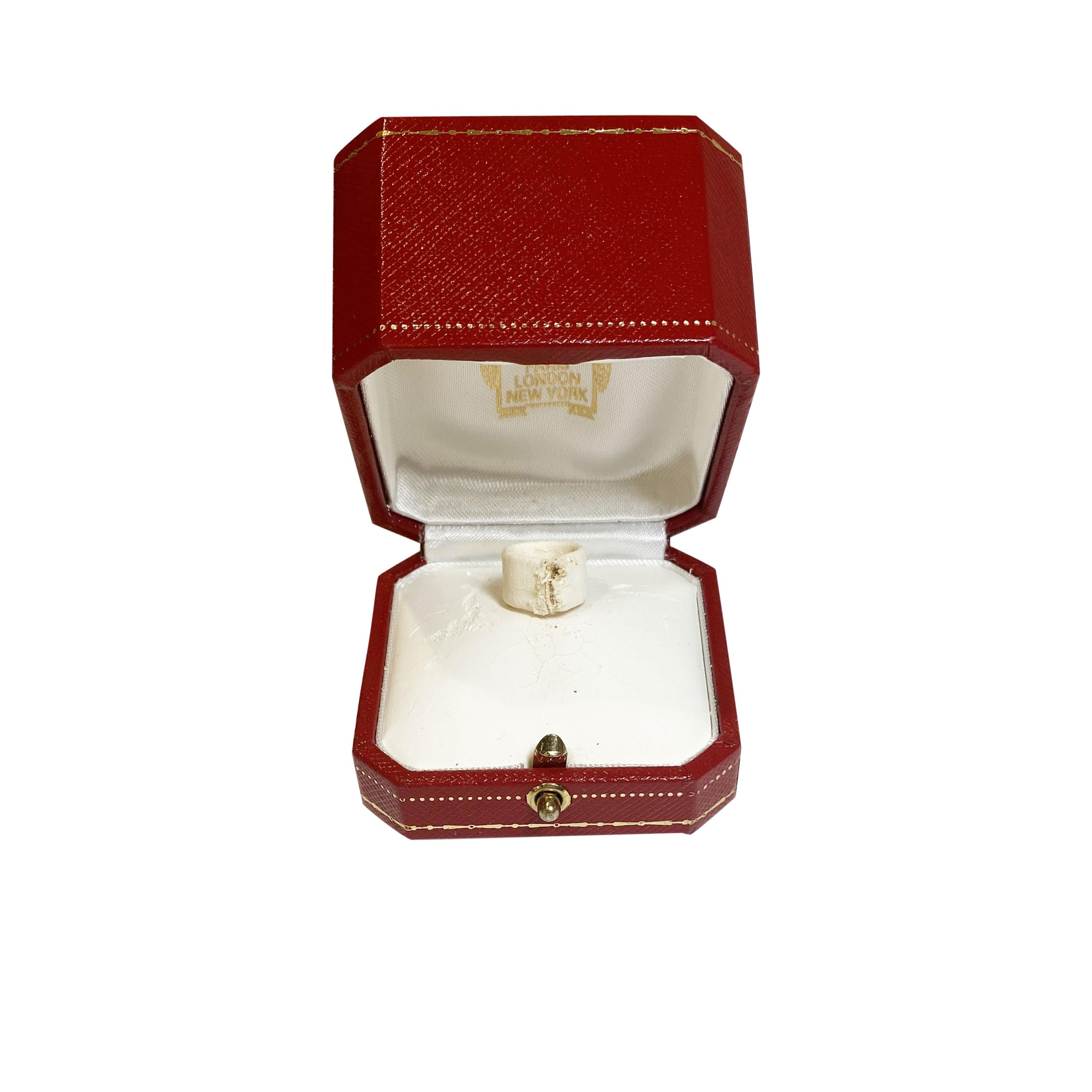 Round Cut Cartier Laniers Diamond Ring in 18k White Gold DEF VVS1VVS2 0.05 Ctw For Sale
