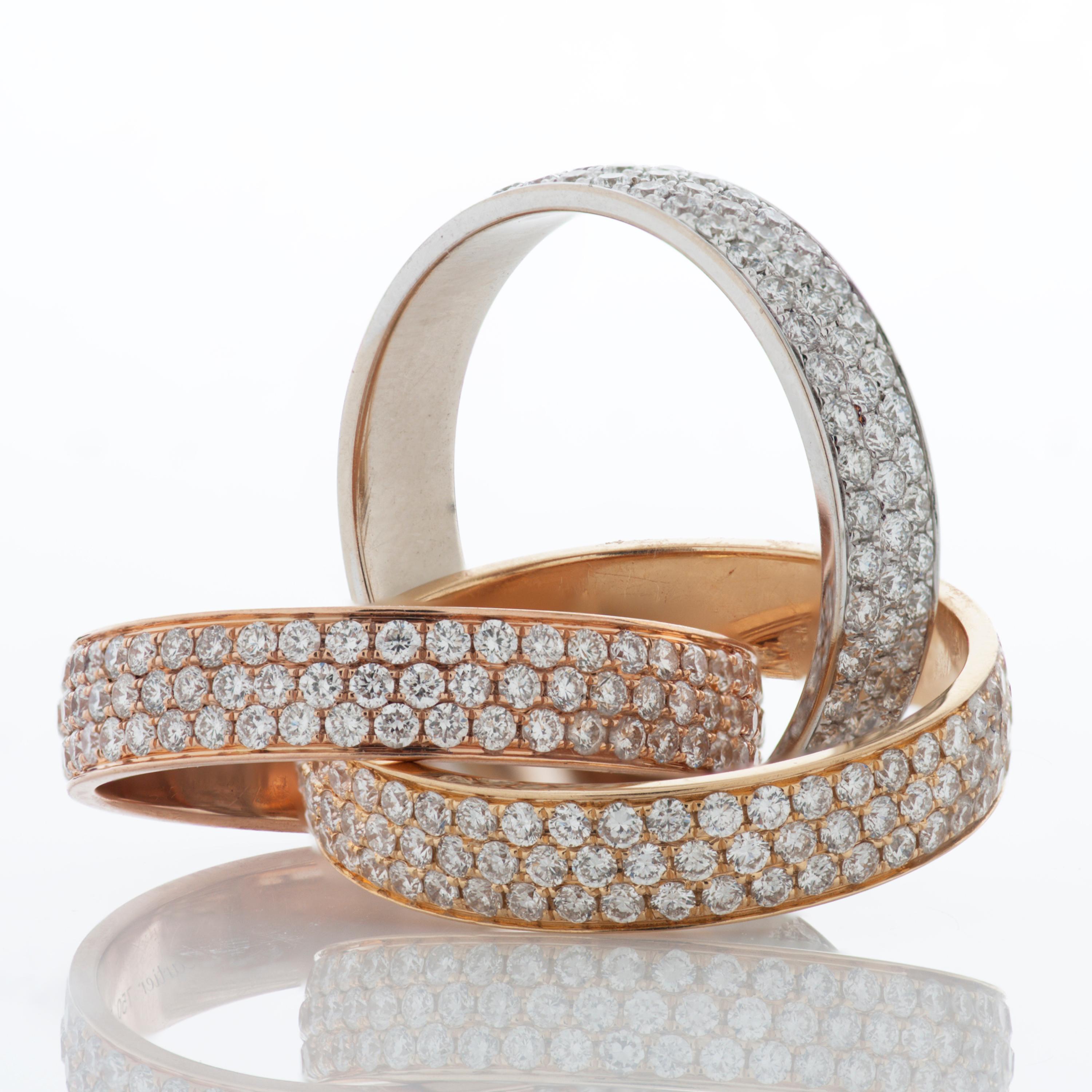 Taille ronde Cartier, grande bague Trinity modèle en or blanc, jaune et rose 18 carats avec diamants en vente