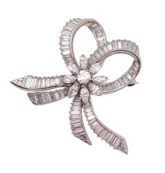 Spilla Cartier Late Deco in platino massiccio con 6,95 carati di diamanti VVS