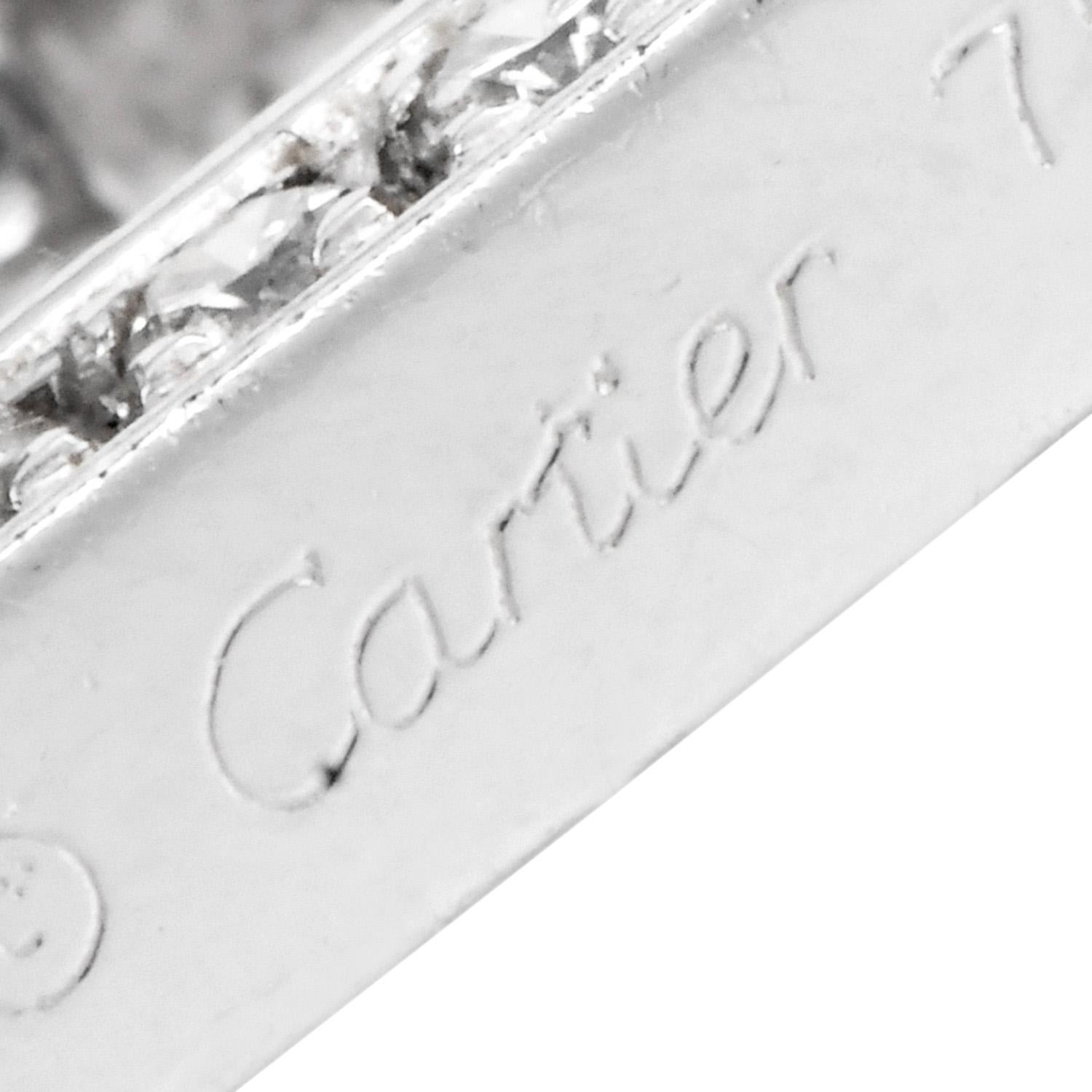 Moderno Orecchini a goccia in oro 18 carati Cartier Le Baiser Du Dragon con diamanti in vendita