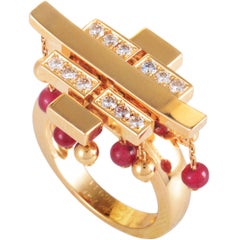 Cartier: Gelbgold Quastenring mit Diamant-Pavé und Rubin von Cartier Le Baiser du Dragon