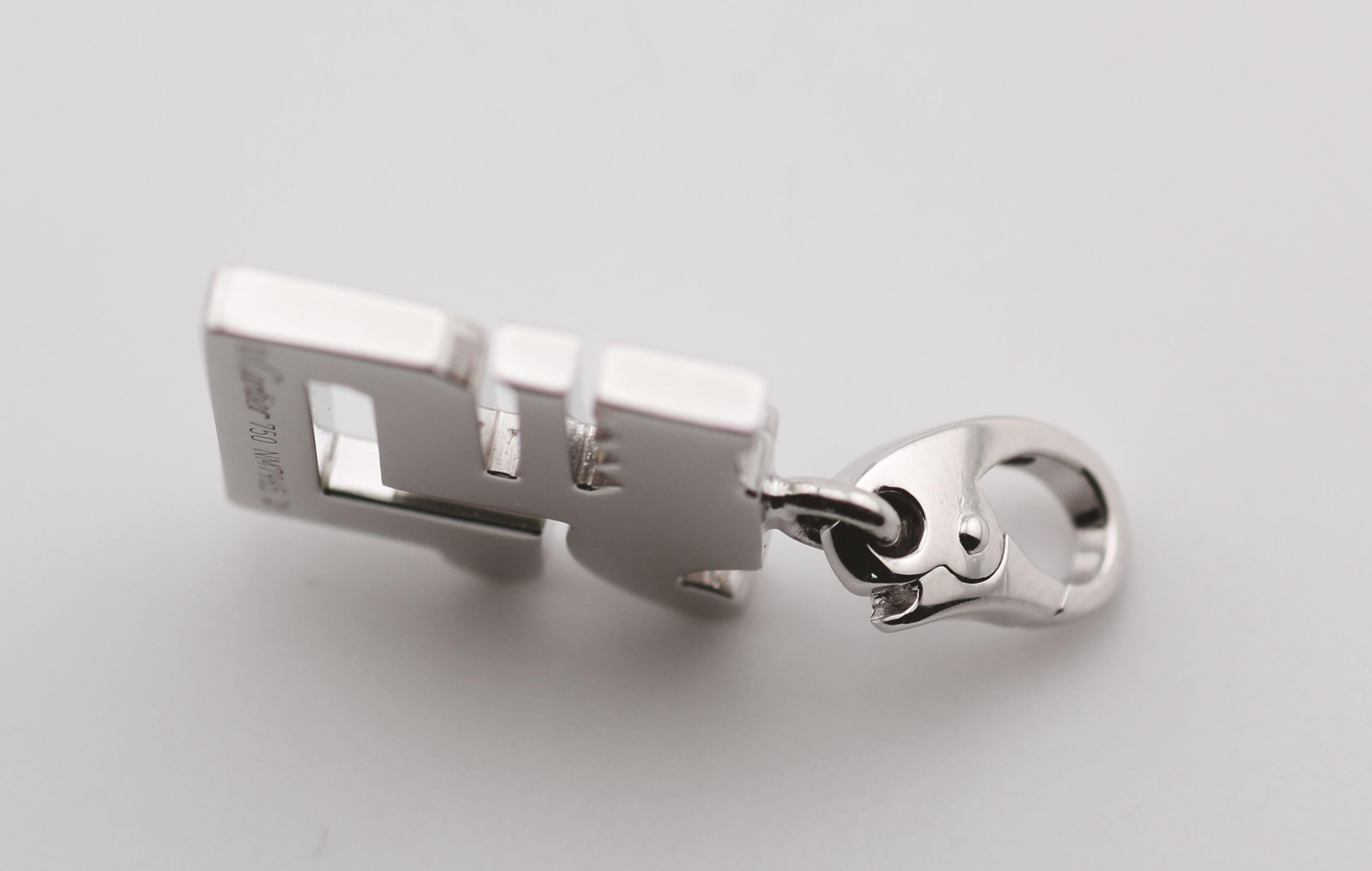 Cartier Le Baiser Du Dragon  Diamant-Rubin 18K Weißgold Charm-Anhänger (Tropfenschliff) im Angebot