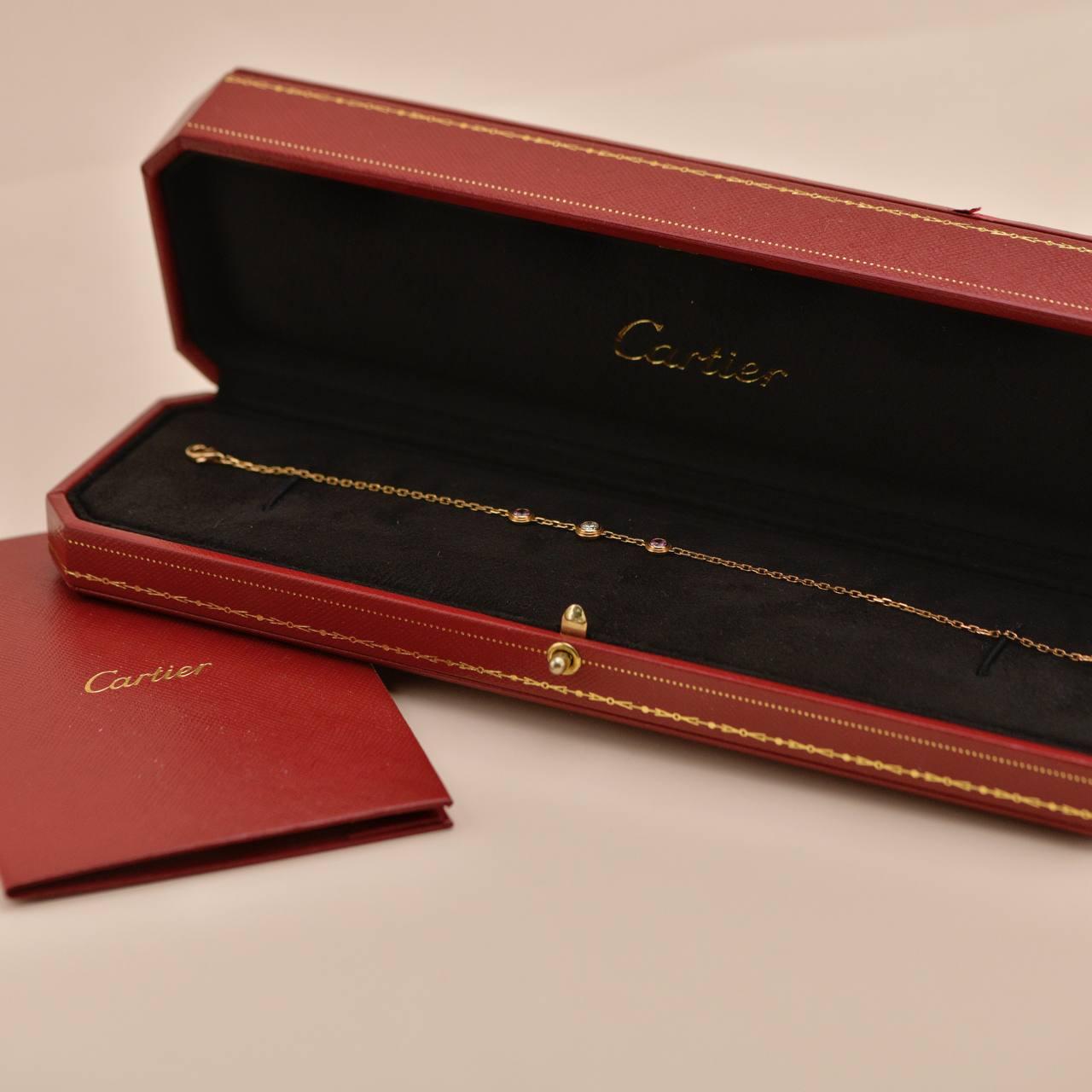 SKU	33301674
Livré avec	Set complet (boîte + carte)
Date	2019
Modèle	B6038900
Numéro de série	EB****
Métal	Or rose 18k
Pierres	Saphir, Diamant
Poids total des diamants	0,18ct environ
Poids	Environ 2,57 g
Longueur	Environ 19