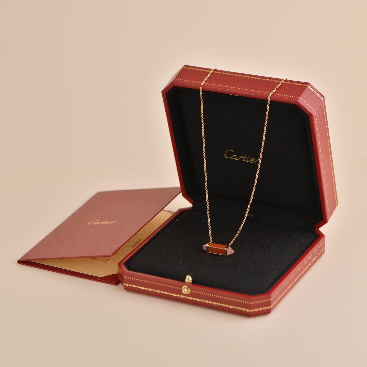 SKU	33301135
Comes With	Full Set (Box + Card)
Date	2022
Model	B7224854
Serial Number	OJ****
Metal	18k Rose Gold
Stones	Chalcedony
Weight	Approximately 7.61 g
Length	Approximately 43 cm
Condition	Excellent
__________________________________
If you