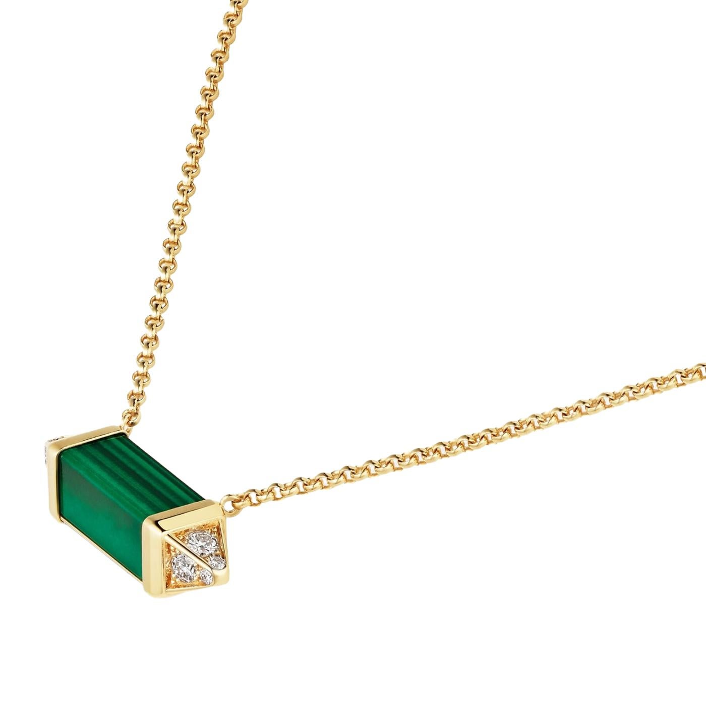 Pierres précieuses, clous, contrastes de couleurs... des combinaisons inédites pour une collection qui cultive les codes esthétiques de Cartier. Collier Les Brilliantes de Cartier, moyen modèle, or jaune 750/1000, malachite, serti de 12 diamants