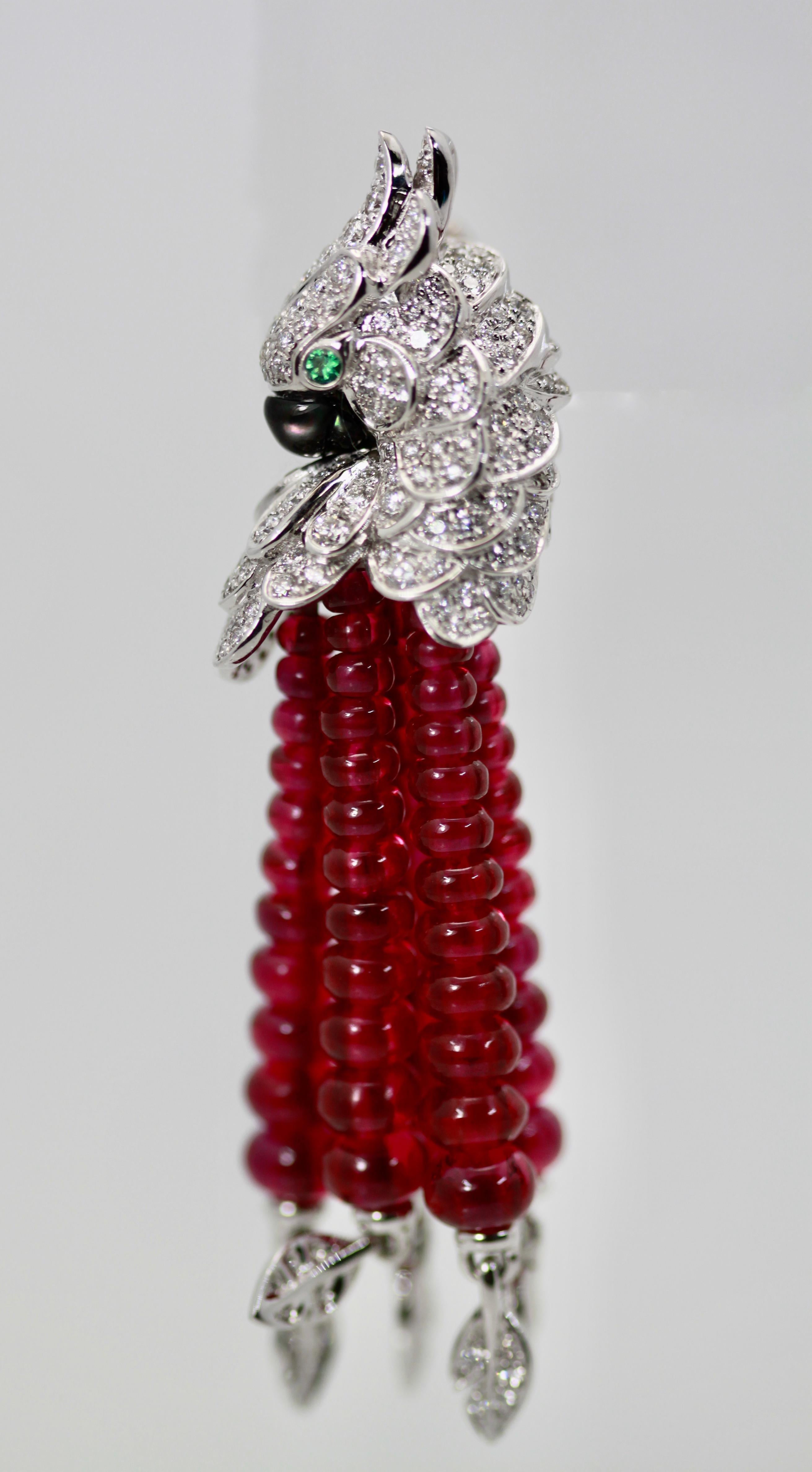 Cartier Les Oiseaux Liberes Ohrringe, Papagei, Rubin, Diamant, Quaste, 18 Karat im Zustand „Hervorragend“ in North Hollywood, CA