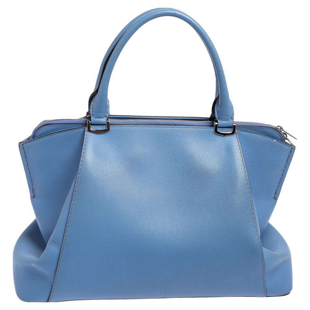 The C de Cartier is a collection from Cartier that appeases your sophisticated personality just right. This bag in light blue is crafted from leather and features silver-tone C motif handle links. The exterior of the bag has brand details on the