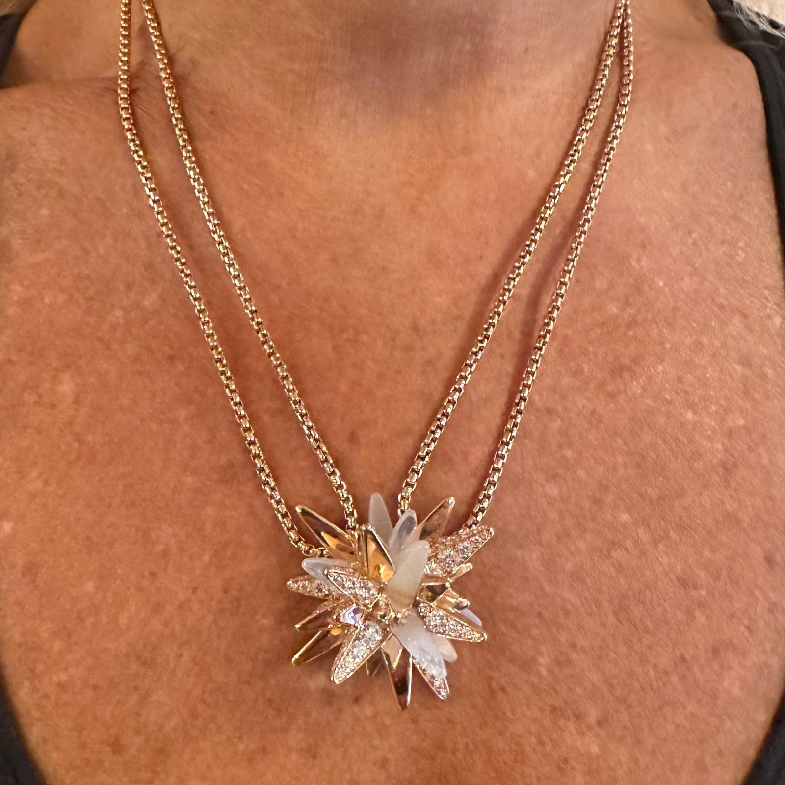 Cartier Collana con ciondolo in oro rosa frattale con pietra lunare e diamanti a edizione limitata in vendita 2