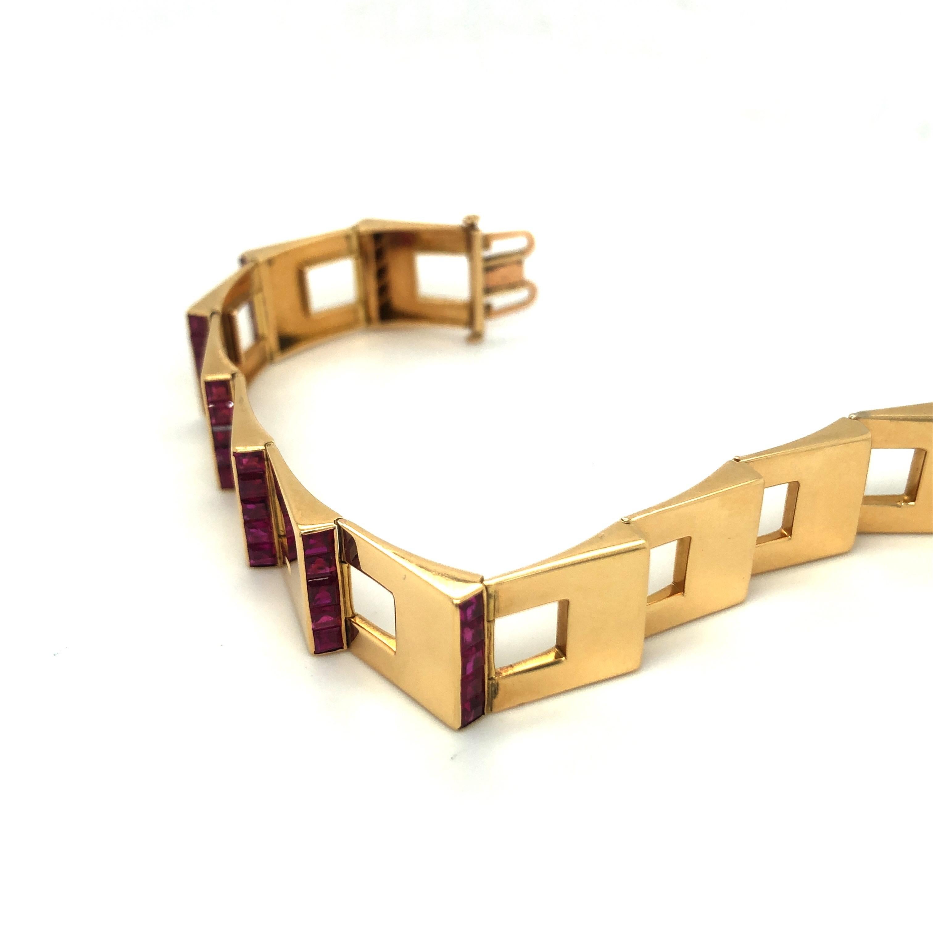 Rare Cartier London Burma rubies and rose gold retro escalier bracelet, crafted in 18 karat rose gold and set with 55 carré-cut unheated Burma rubies.
Consisting of 11 articulated rectangular prism links, this bracelet gives the effect of a moving