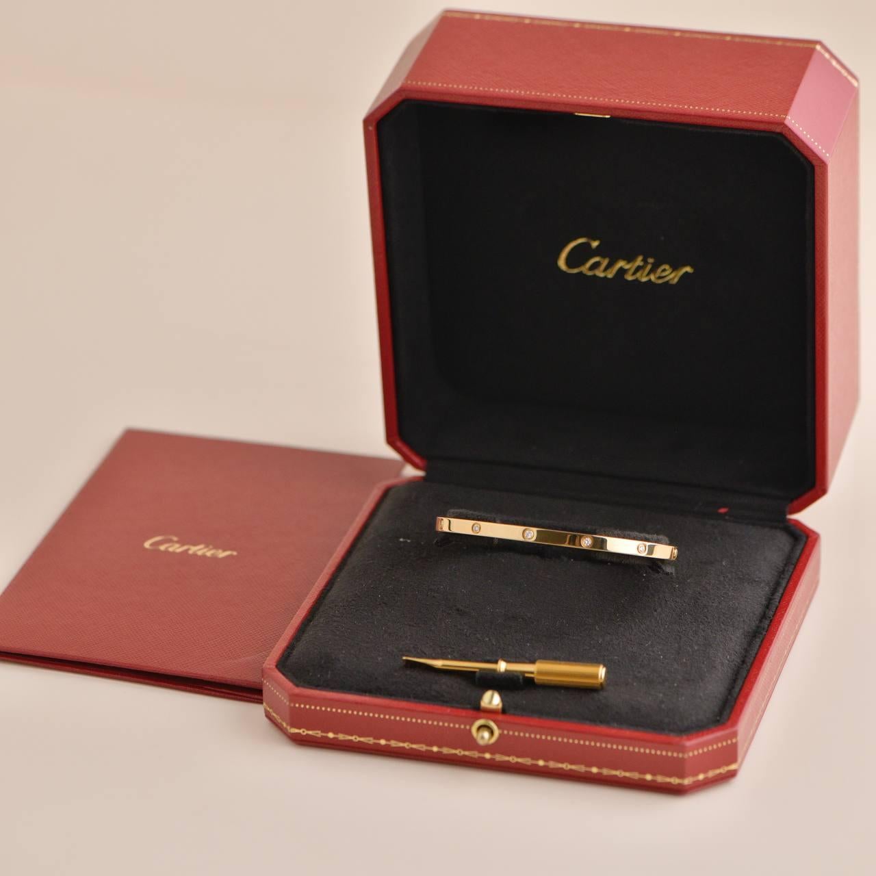 SKU	AT-2523
Comes With	Full Set (Box + Card)
Date	2018
RRP	£ 9,100 incl. VAT/$9,500/ € 10 300 incl. VAT
Model	B6047817
Serial Number	FD****
Size	17 Size Guide
Metal	18k Yellow Gold
Stones	Diamond
Weight	approx 19.2