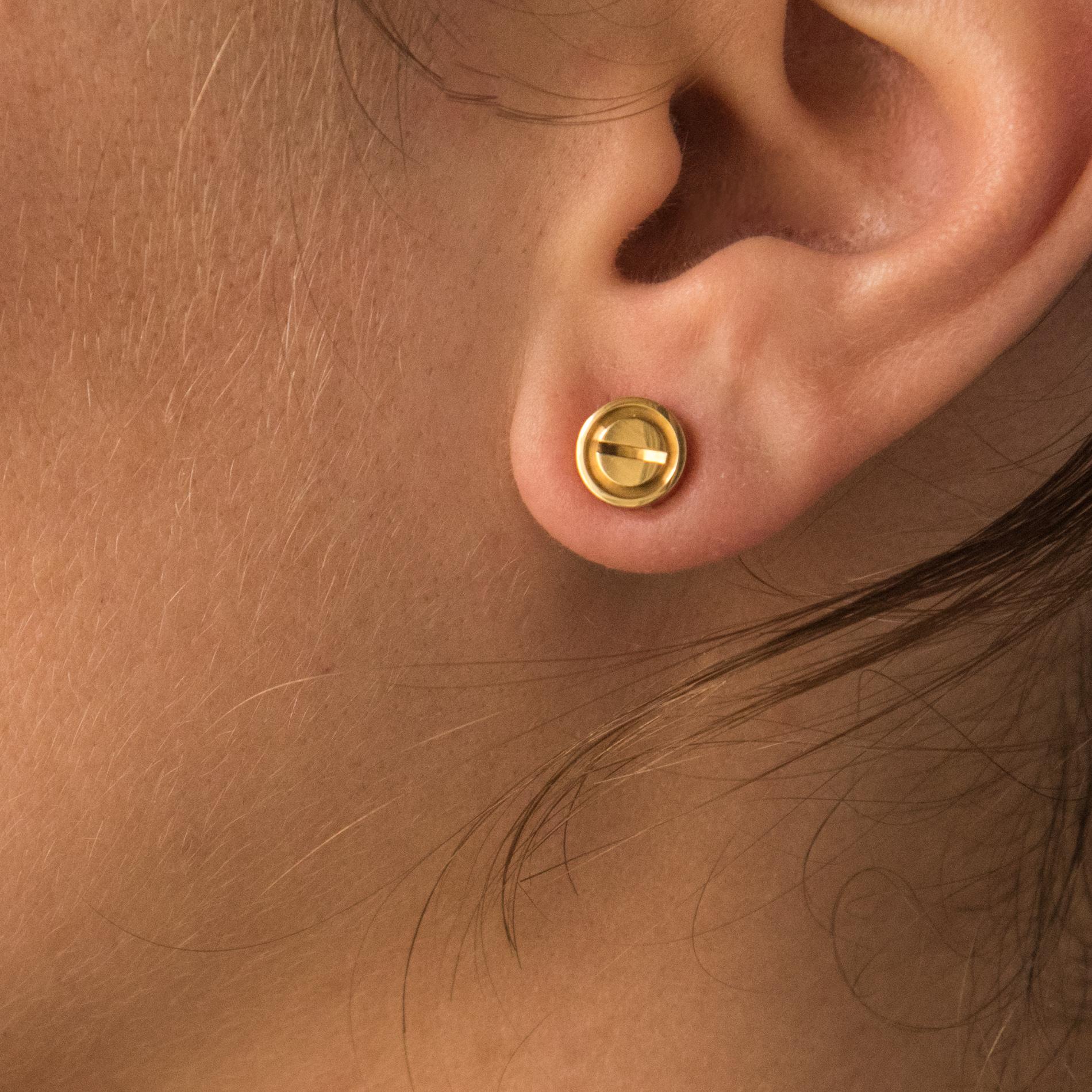 18 Karat Yellow Gold Stud Earrings 