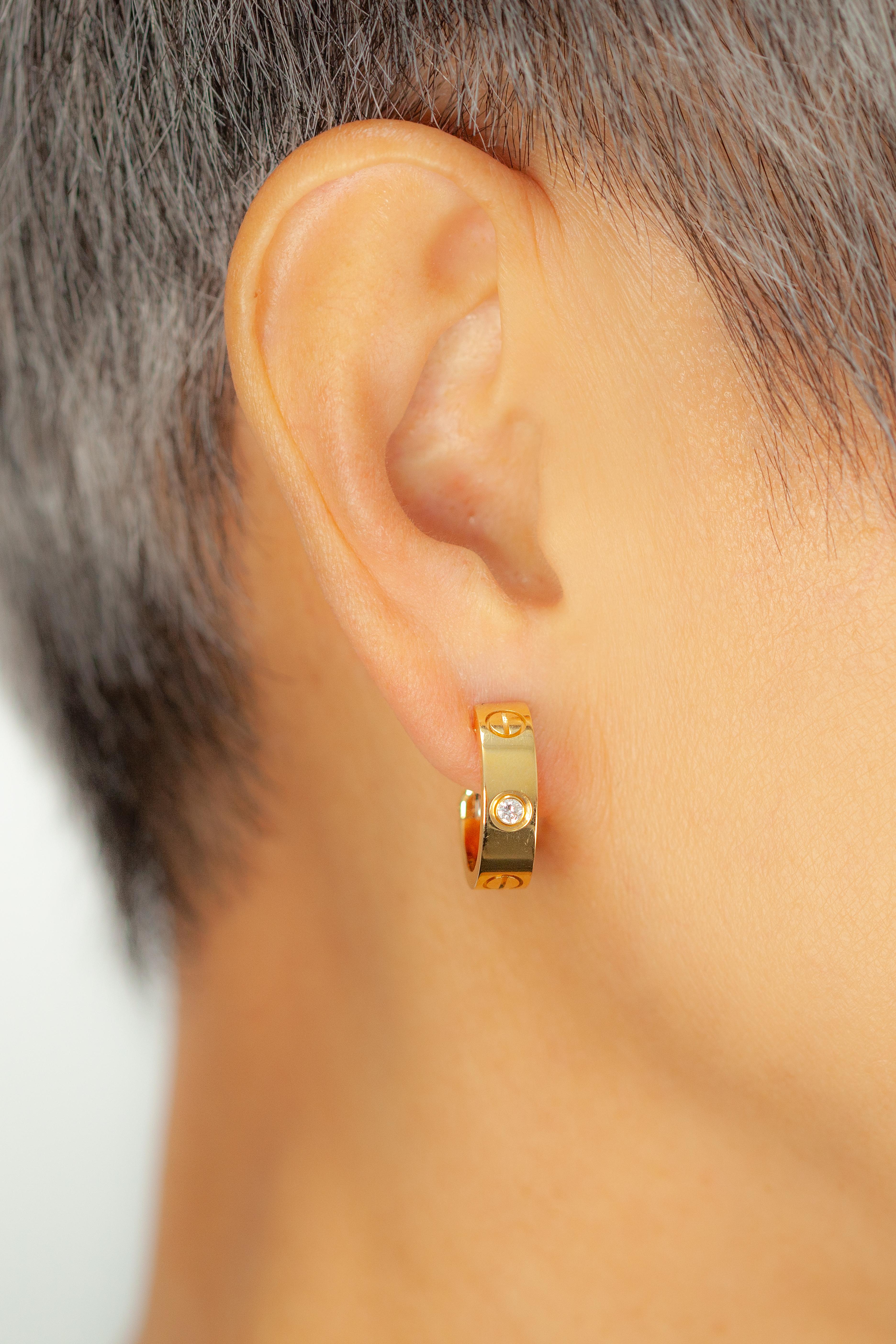 Moderne Boucles d'oreilles Love en or 18 carats et diamants de Cartier en vente