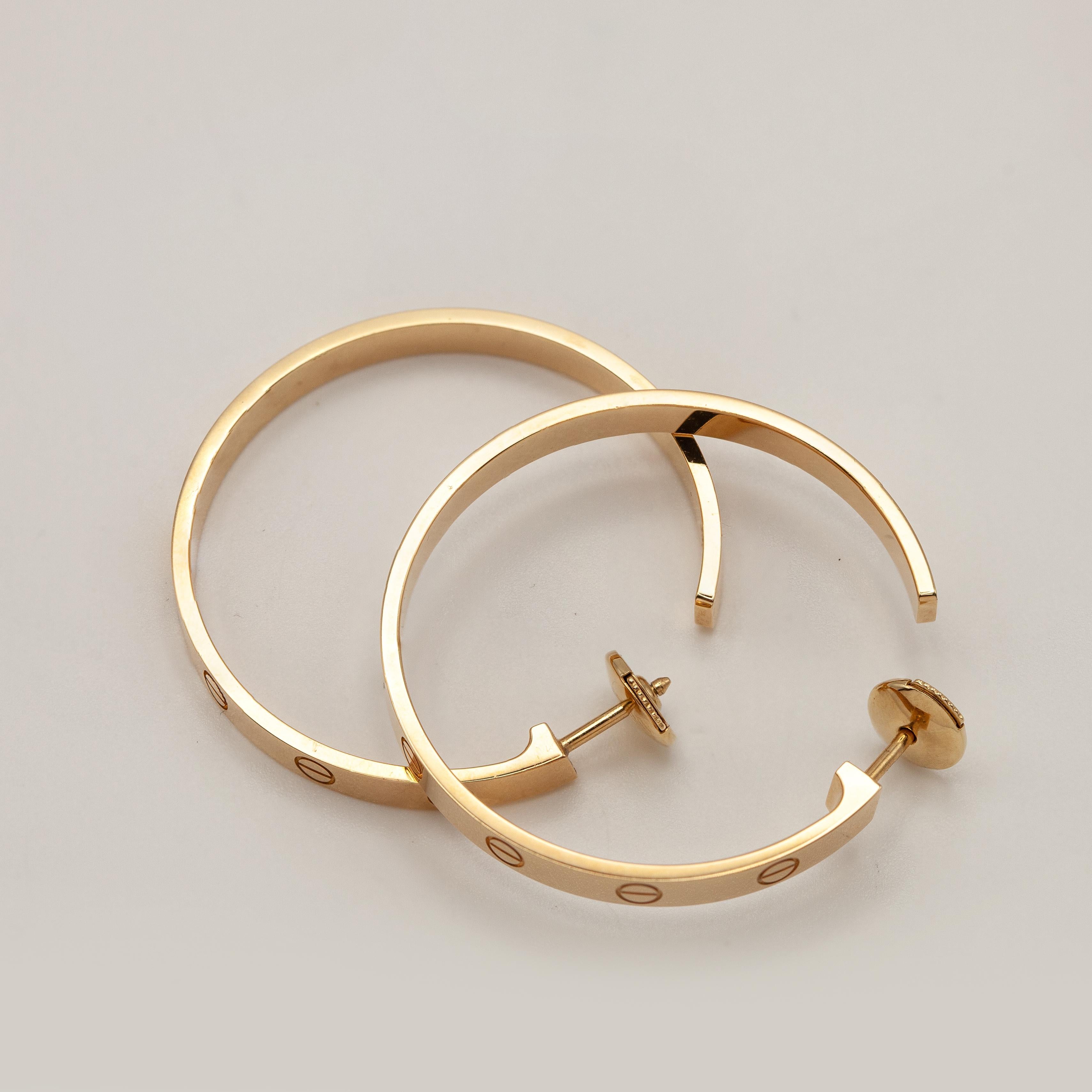 Boucles d'oreilles larges en or 18K Cartier Love en vente 1