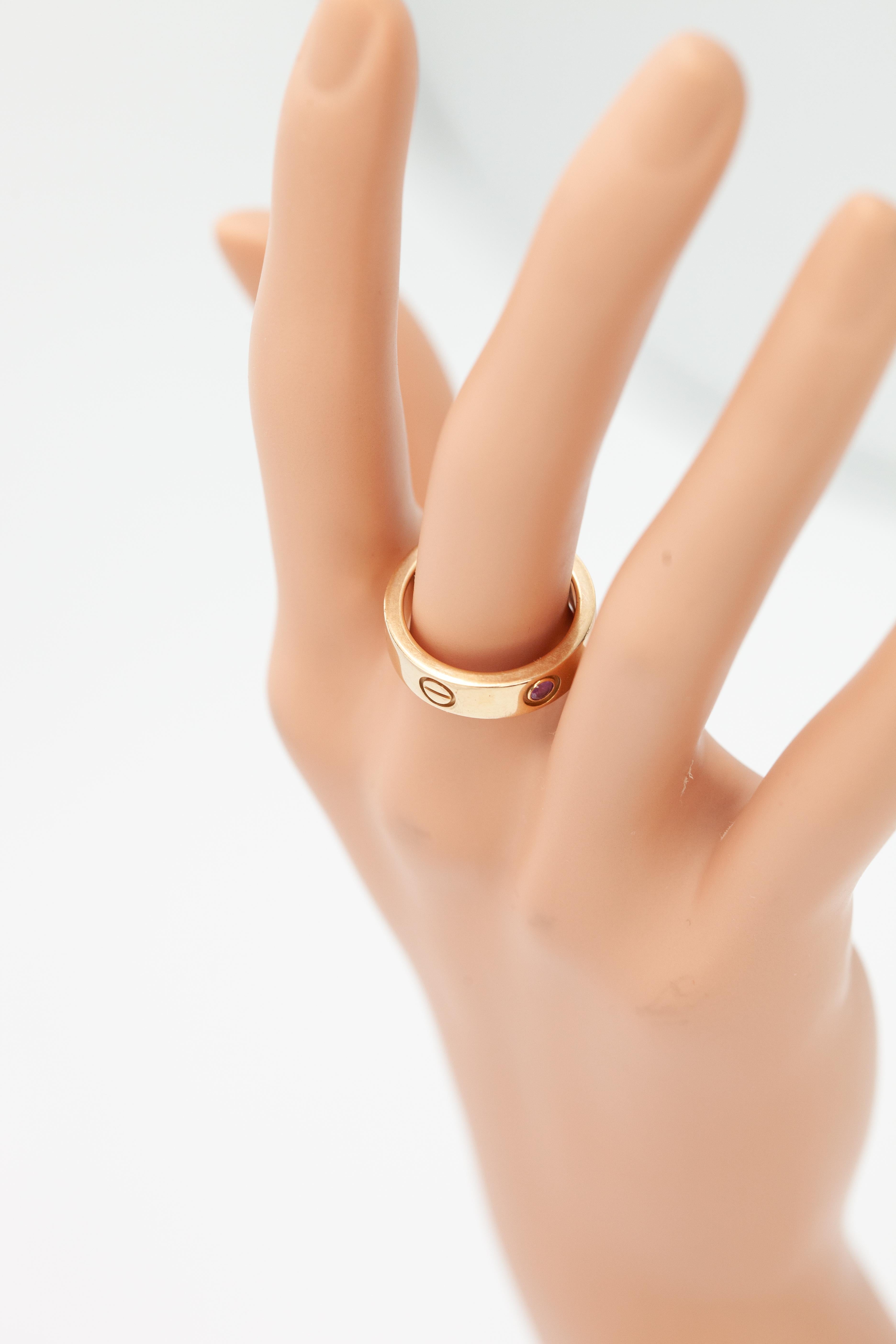 Anello Cartier Love in oro rosa 18 carati con zaffiro rosa In condizioni ottime in vendita a New York, NY