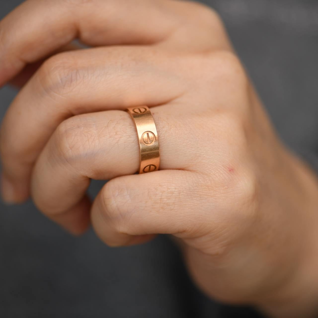 Cartier Love 18 Karat Roségold Ring Größe 52 im Zustand „Hervorragend“ in Banbury, GB