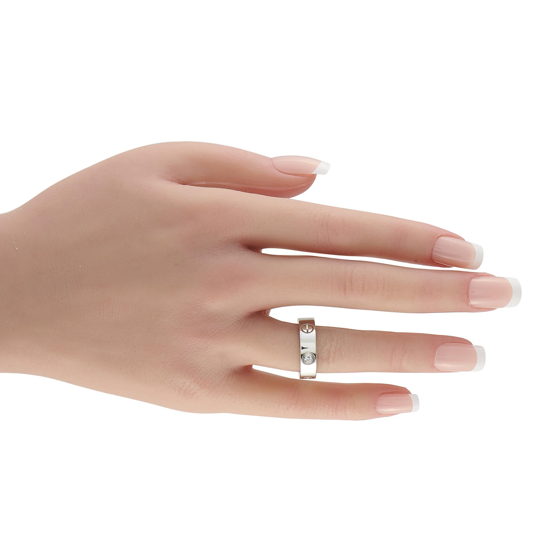 Cartier LOVE 18K White Gold 3-Diamond Ring Corte redondo en venta