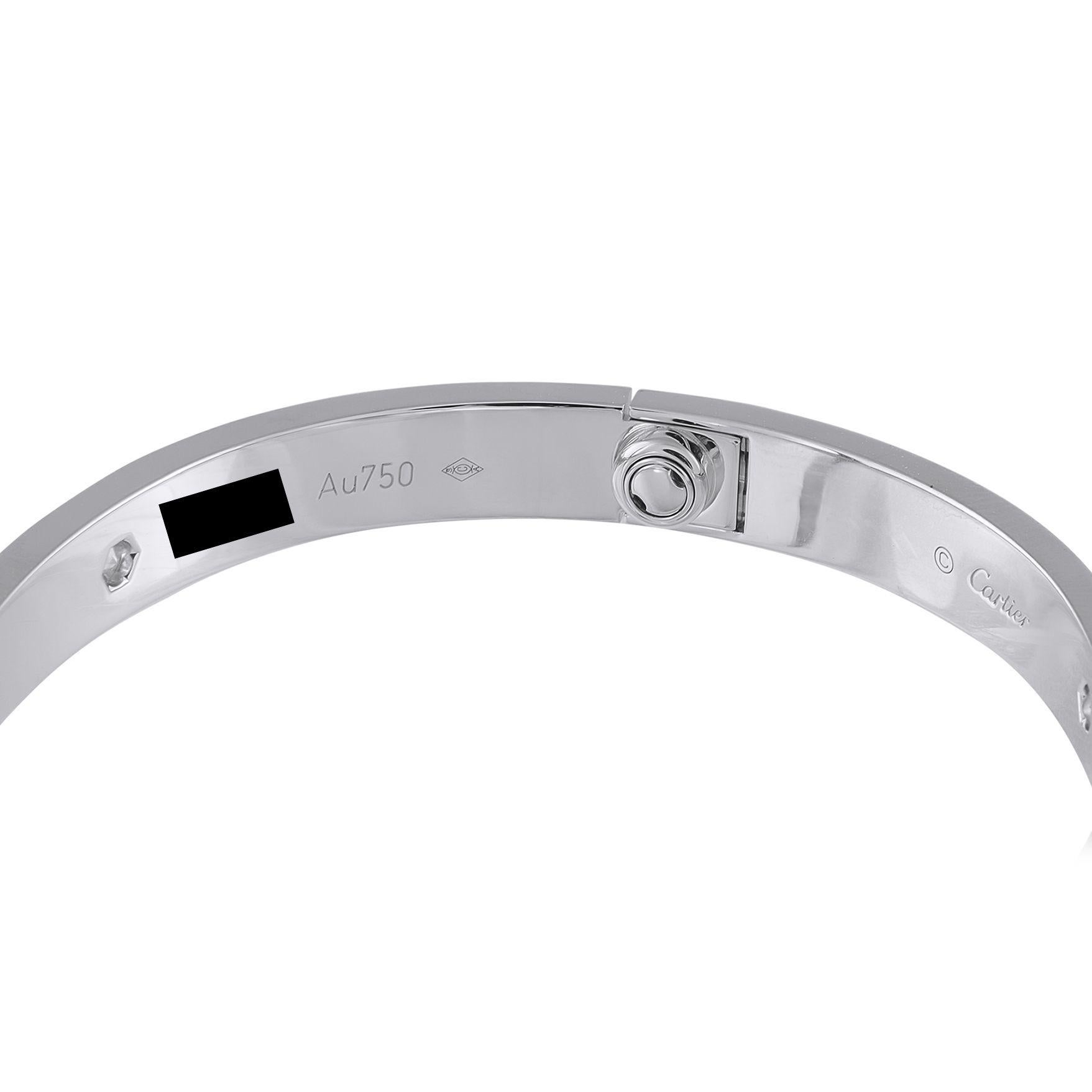 Cartier LOVE Pulsera de 4 diamantes en oro blanco de 18 quilates CA15-071825 en Excelente estado para la venta en Southampton, PA
