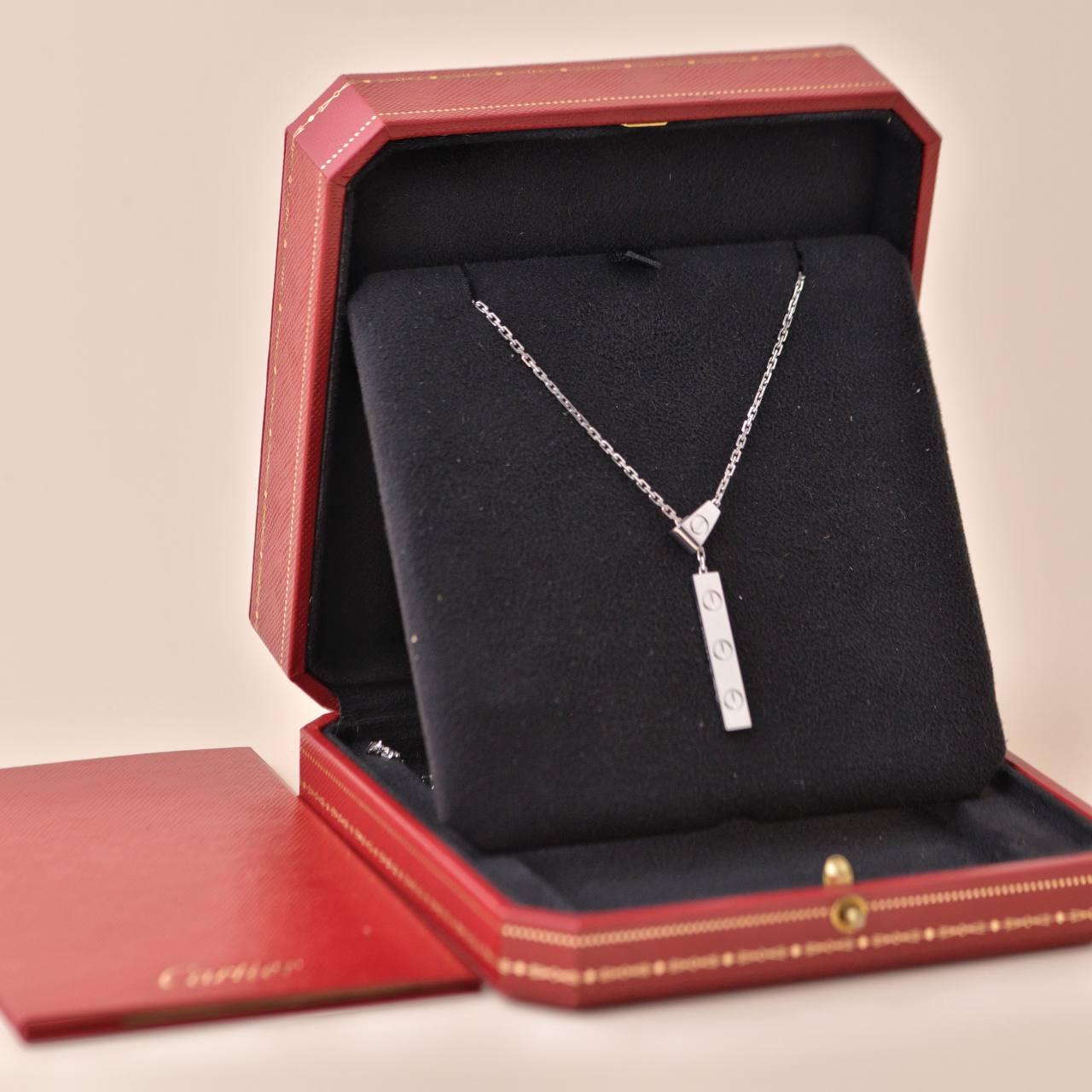SKU	33301299
Livré avec	Coffret Cartier complet et certificat d'authenticité Cartier
Date	2009
Modèle	B7213200
Numéro de série	EY****
Métal	Or blanc 18k
Poids	Environ  9.74 g
Longueur	Environ  46 cm
Condit	Excellent
Autres informations	Dimensions du