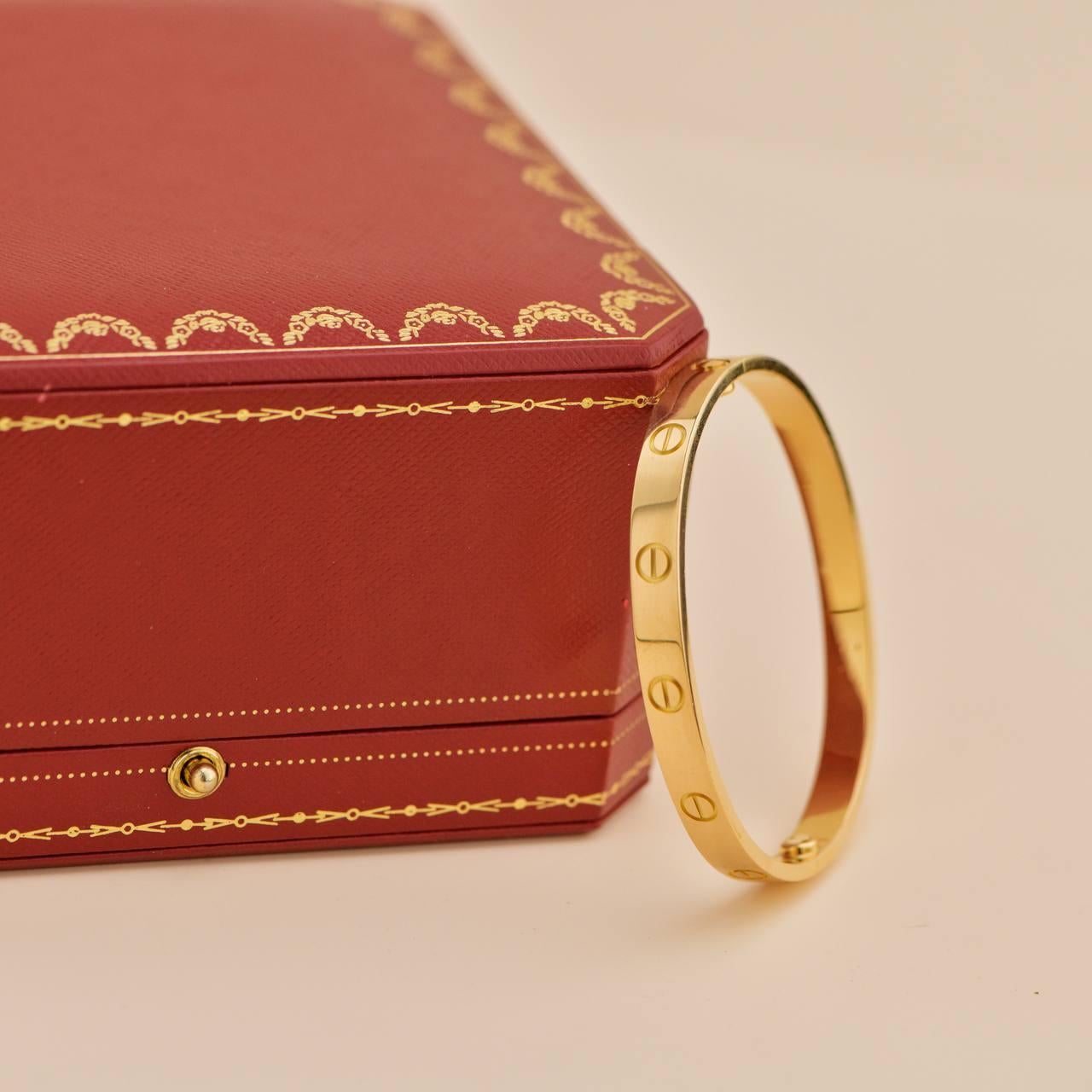 Cartier Love Bracelet en or jaune 18 carats, taille 17 Excellent état - En vente à Banbury, GB