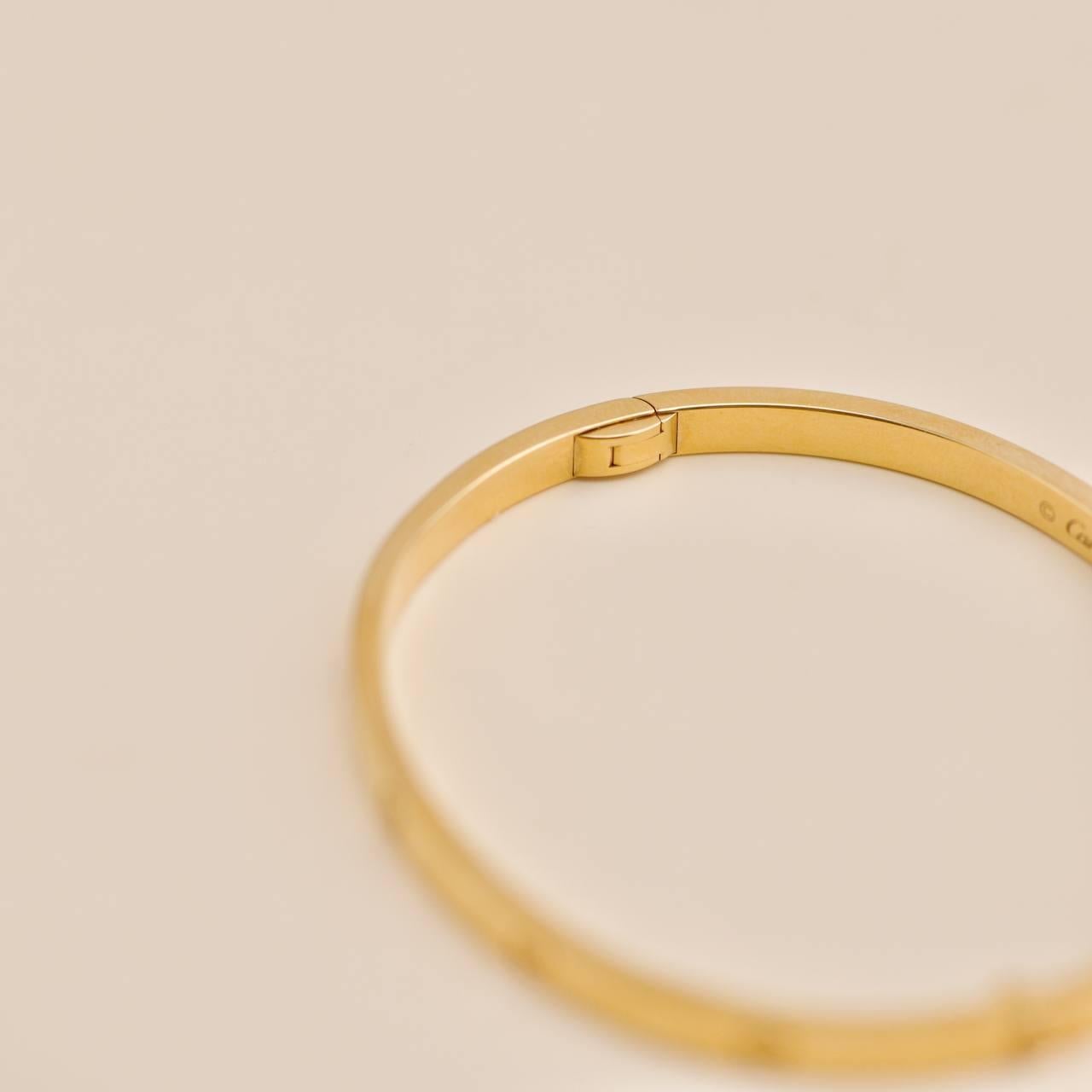 Cartier Love Bracciale in oro giallo 18 carati Taglia 17 Modello piccolo in vendita 1