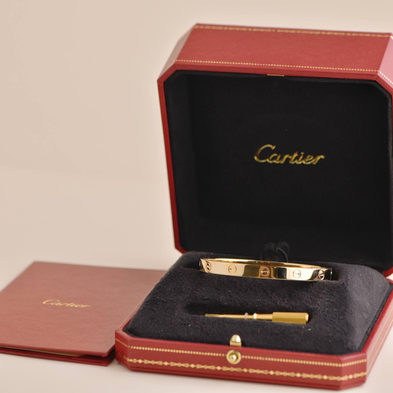SKU	AT-2516
Comes With	Full Set (Box + Card)
Date	2017
Model	B6035518
Serial Number	CI****
Size	18 Size Guide
Metal	18k Yellow Gold
Weight	approx 34.4 g
Condition	Excellent
_____________________________________________________________
If you are
