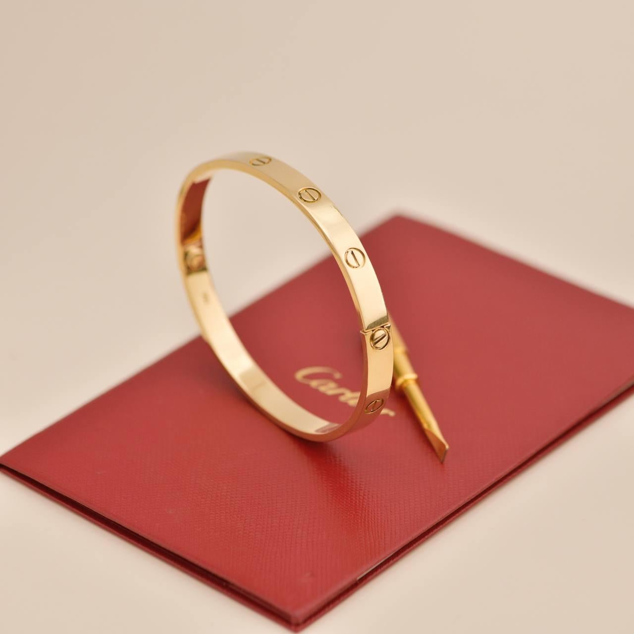 Cartier Love Bracelet en or jaune 18 carats, taille 19 Excellent état - En vente à Banbury, GB