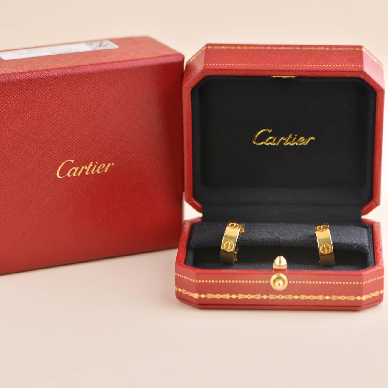 SKU	AT-2675
Comes With	Full Set (Box + Card)
Date	2012
RRP	£3,500 Incl. Taxes / €3,950 Incl. Taxes / $3,650 Excl. Taxes
Model	B8022500
Serial Number	RN****
Metal	18k Yellow Gold
Weight	Approximately 12 g
Condition	Excellent
Other Info	Diameter: