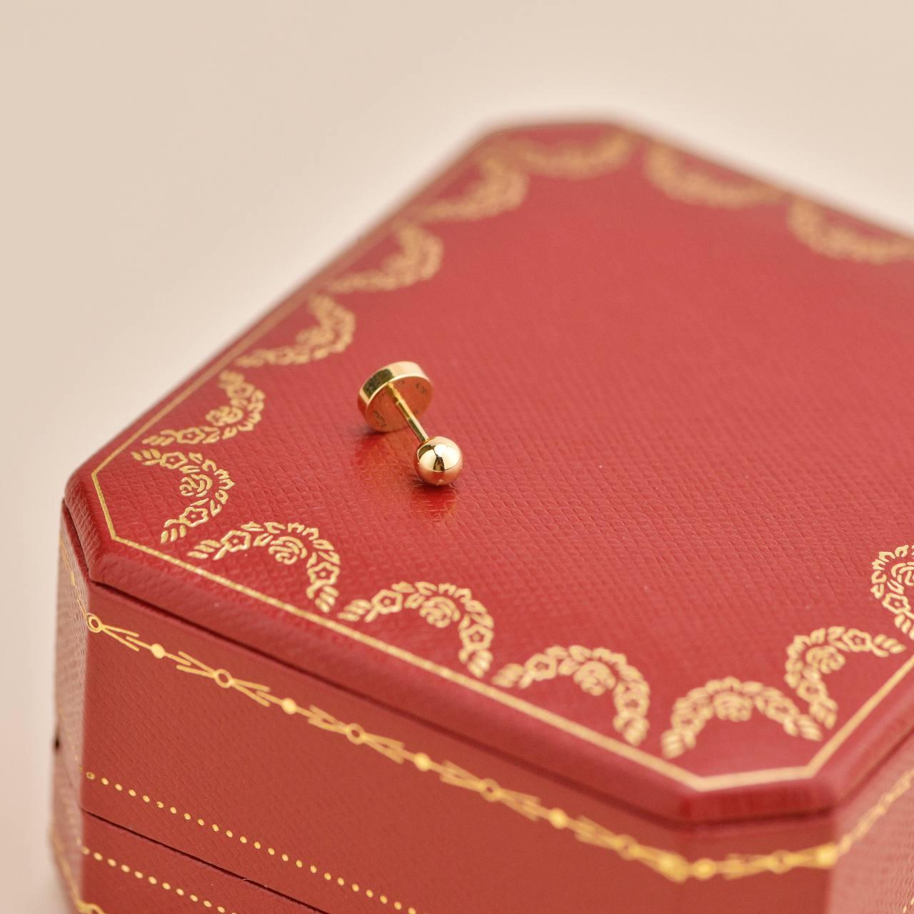 Boucle d'oreille simple en or jaune 18K Cartier Love en vente 1