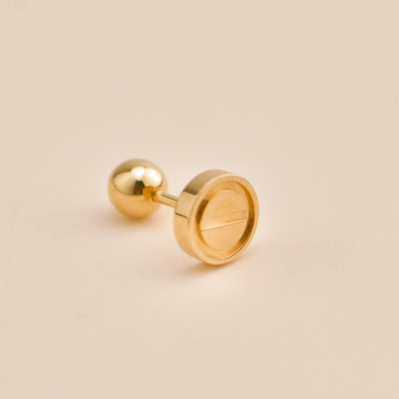 Boucle d'oreille simple en or jaune 18K Cartier Love en vente 2