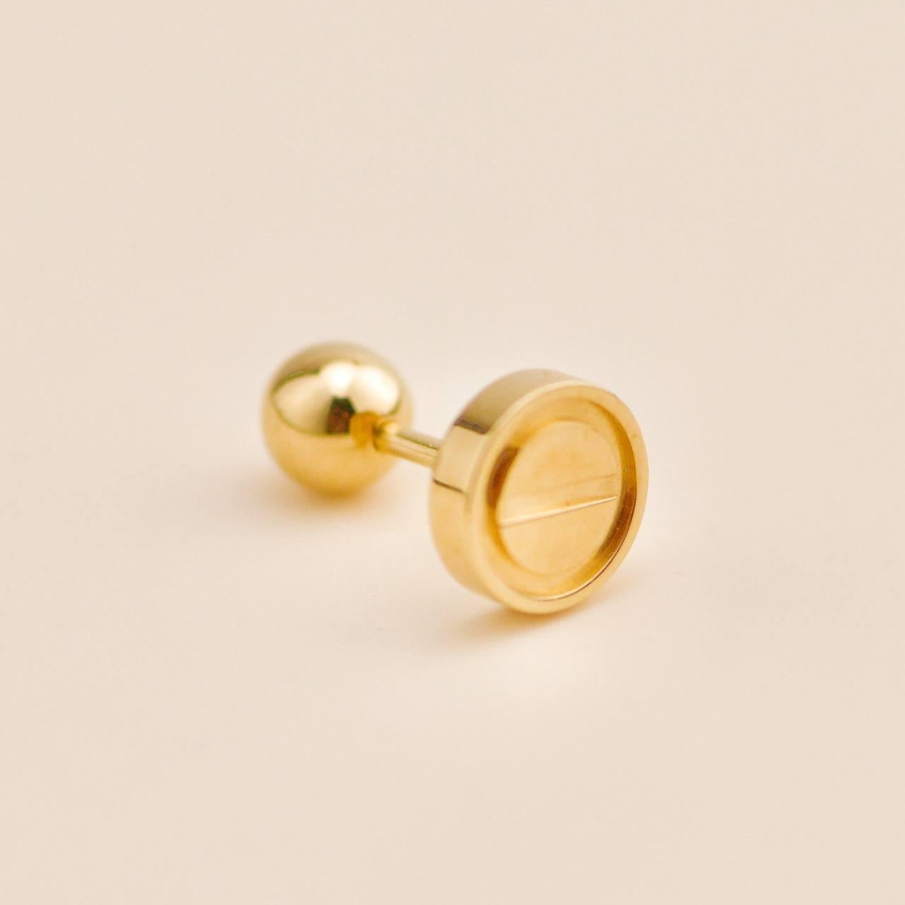 Boucle d'oreille simple en or jaune 18K Cartier Love en vente 2